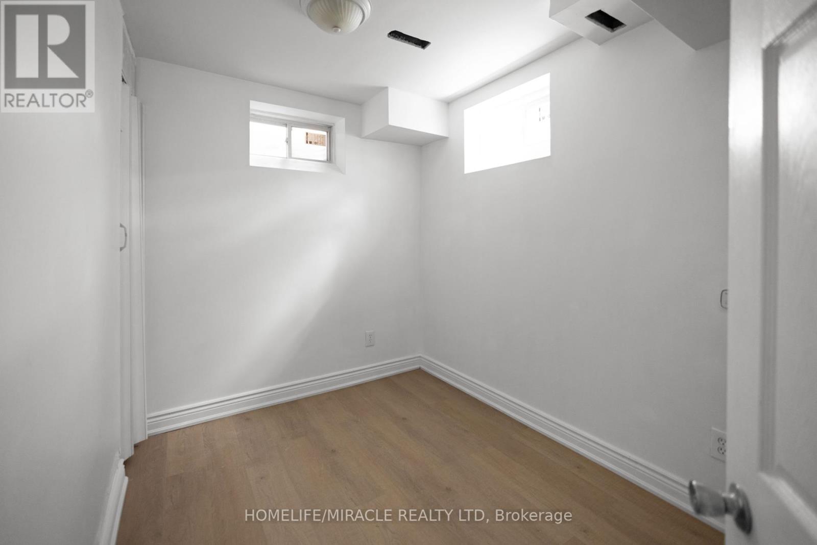 35 Harpreet Circle, Toronto, Ontario  M9W 0E1 - Photo 32 - W9259673