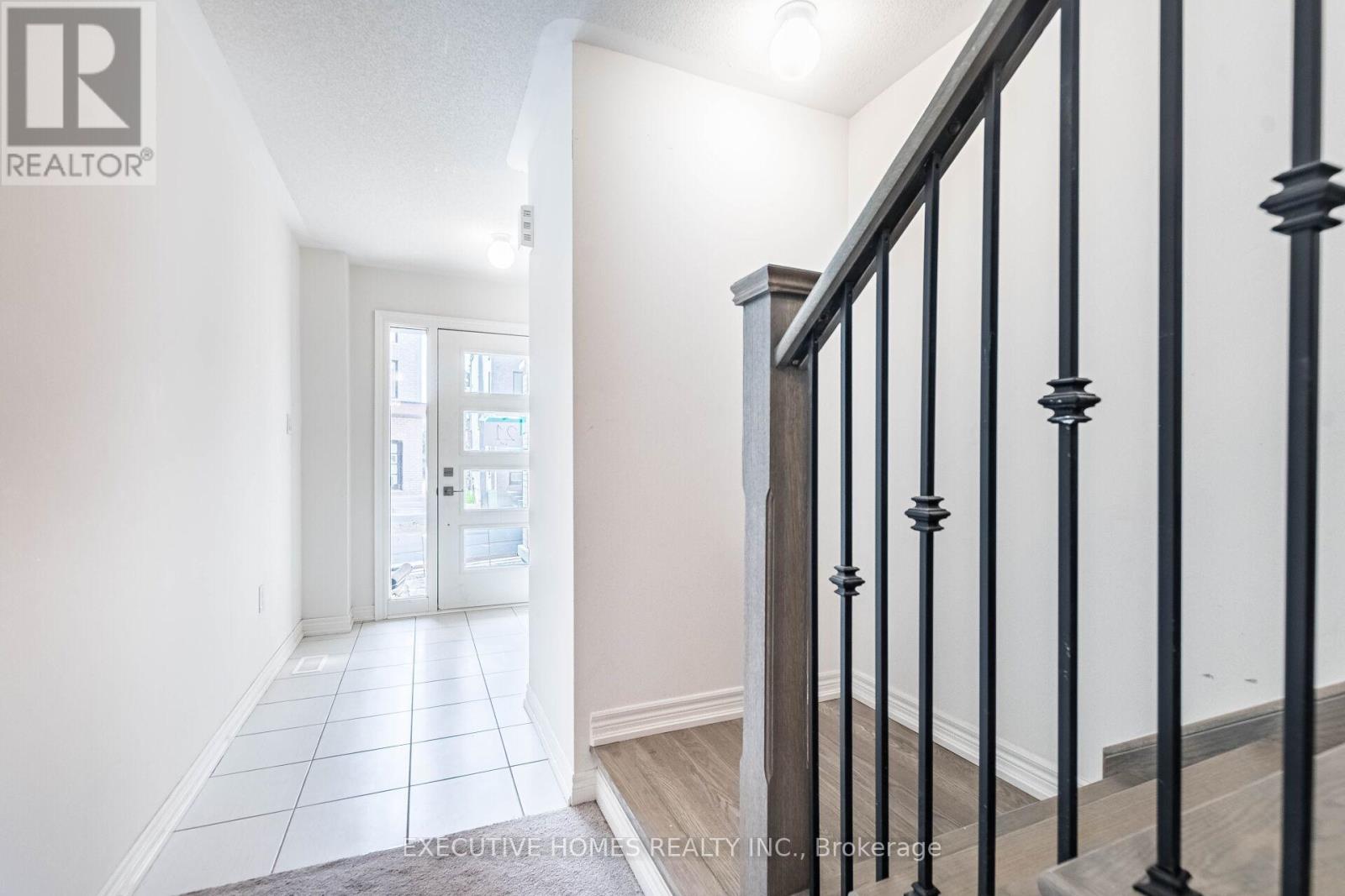 41 Queenpost Drive, Brampton (Credit Valley), Ontario  L6Y 0B7 - Photo 7 - W9260416