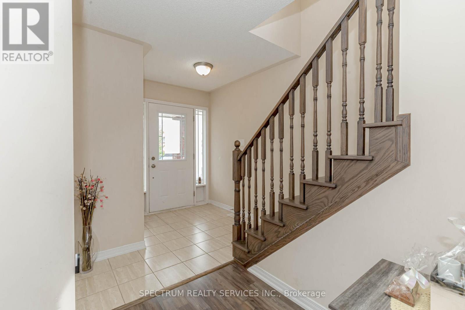 81 Hopkins Crescent, Bradford West Gwillimbury, Ontario  L3Z 0R7 - Photo 6 - N9260468