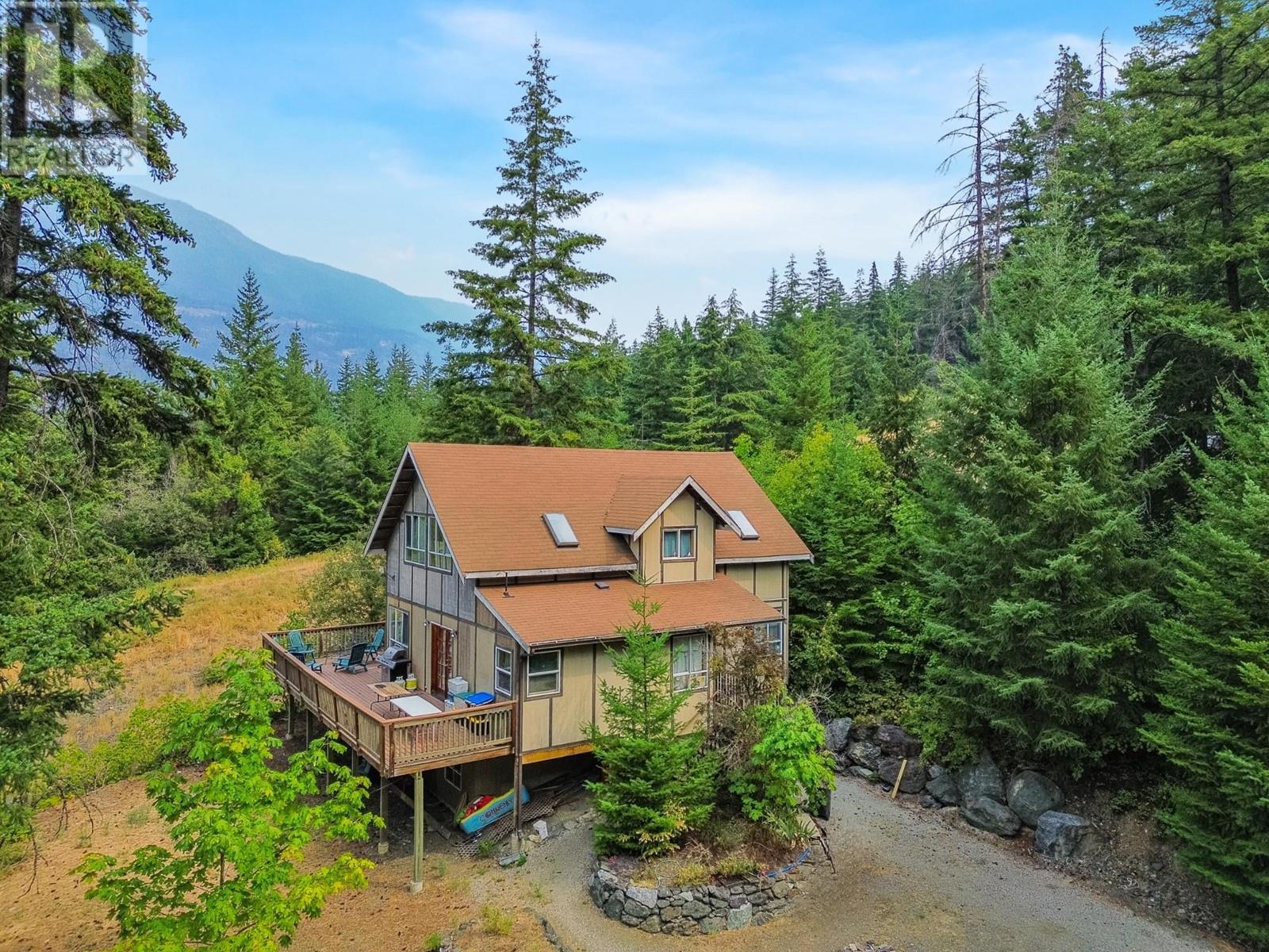 201 CRESTA RD, lillooet, British Columbia