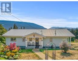 3730 Parri Road, sorrento, British Columbia