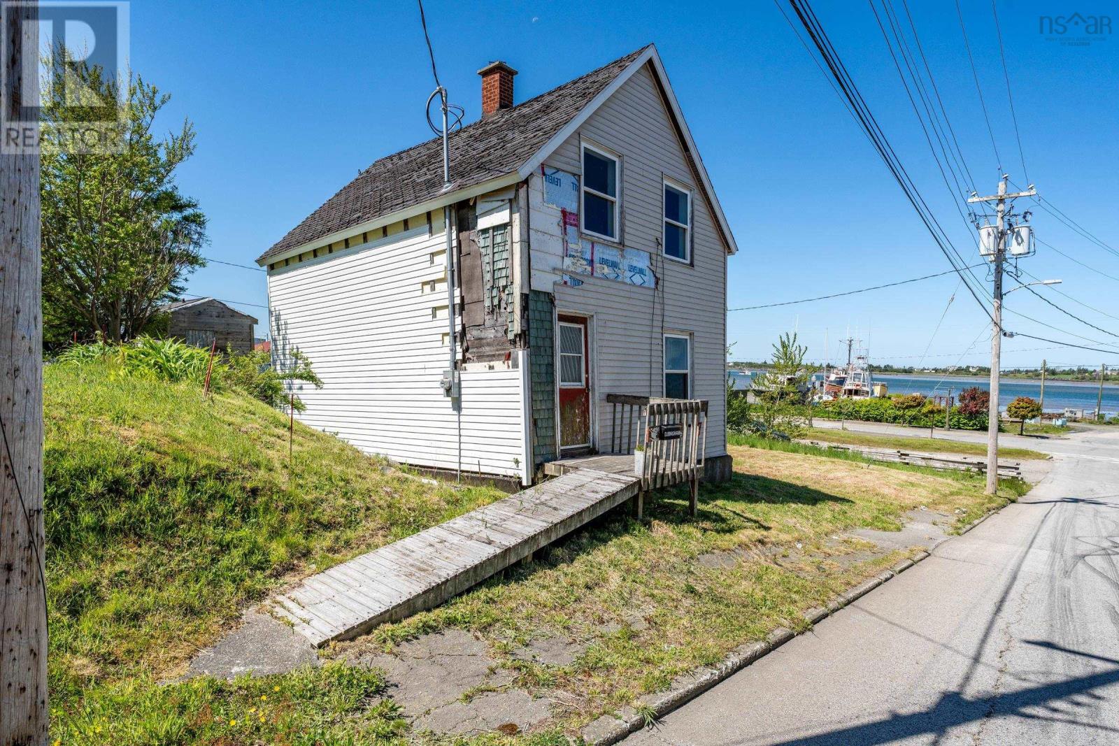 7 Pearl Street, Yarmouth, Nova Scotia  B5A 3M4 - Photo 8 - 202412705