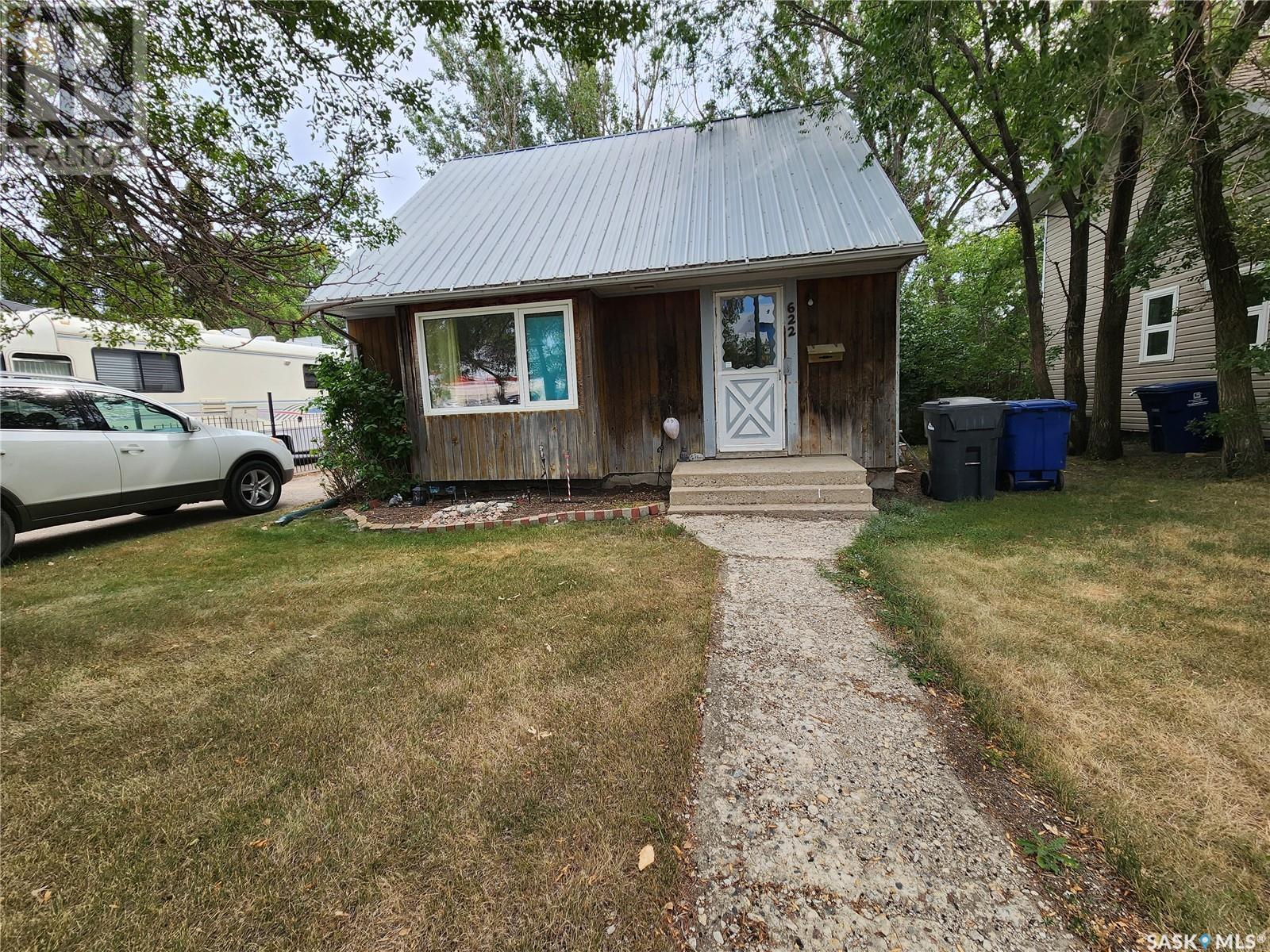 622 King Street, Weyburn, Saskatchewan  S4H 0P7 - Photo 2 - SK981117