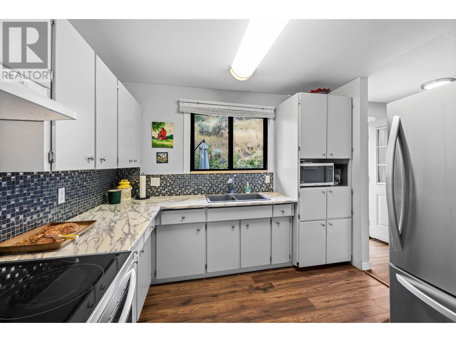 871 Mcqueen Drive, Kamloops, British Columbia  V2B 7X8 - Photo 12 - 180429