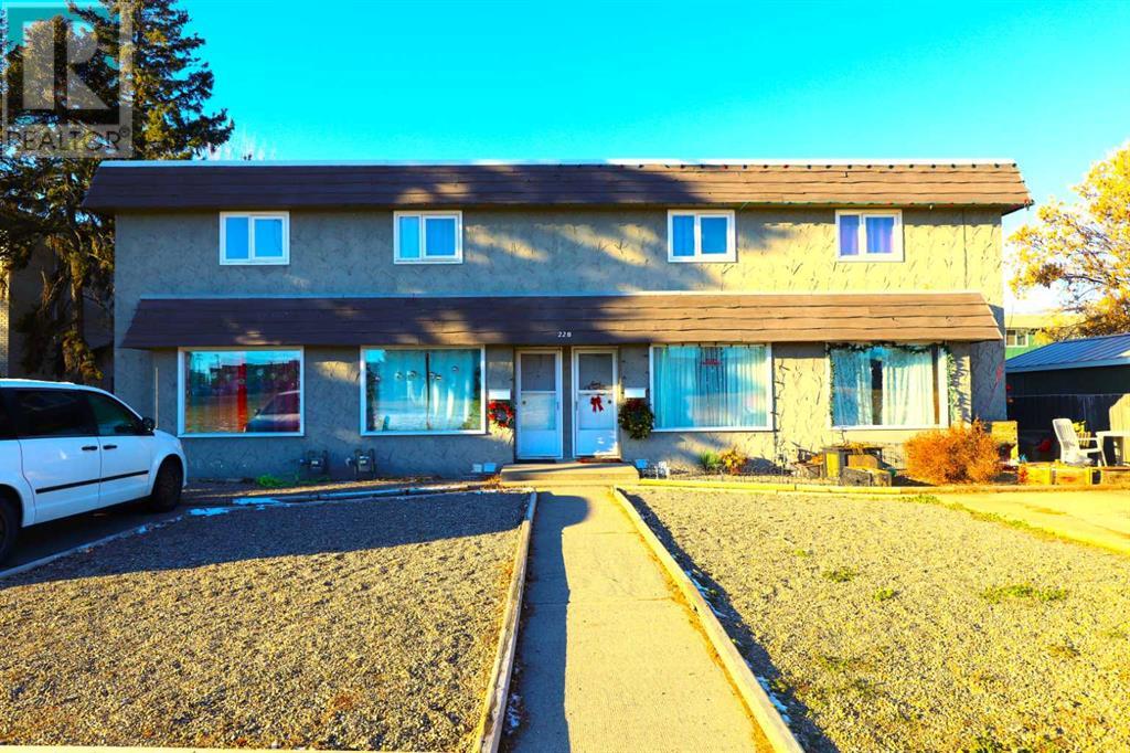 228, 230 Mayor Magrath Drive N, Lethbridge, Alberta  T1H 3P8 - Photo 2 - A2098418