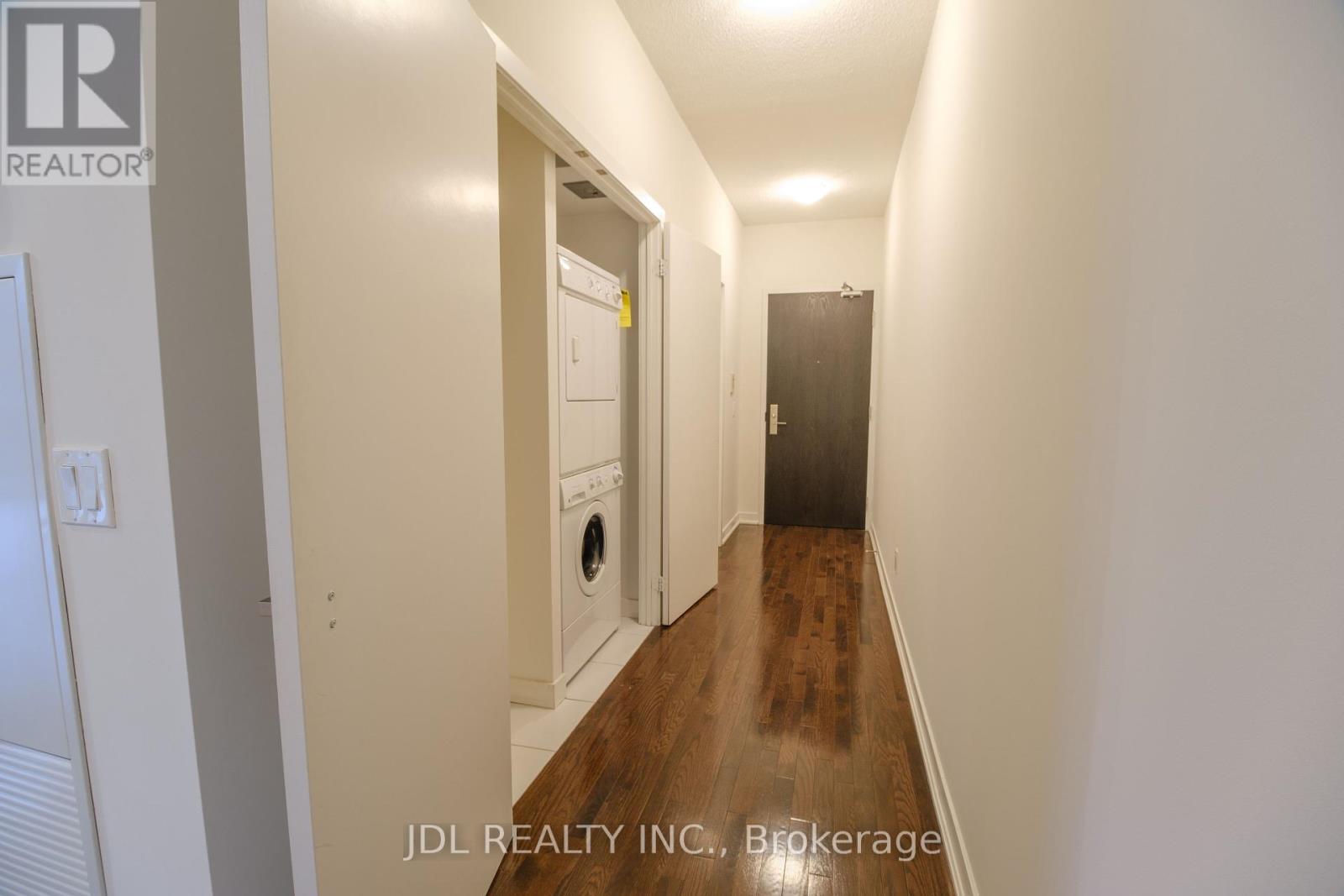 1410 - 770 Bay Street, Toronto, Ontario  M5G 1N6 - Photo 3 - C9260936