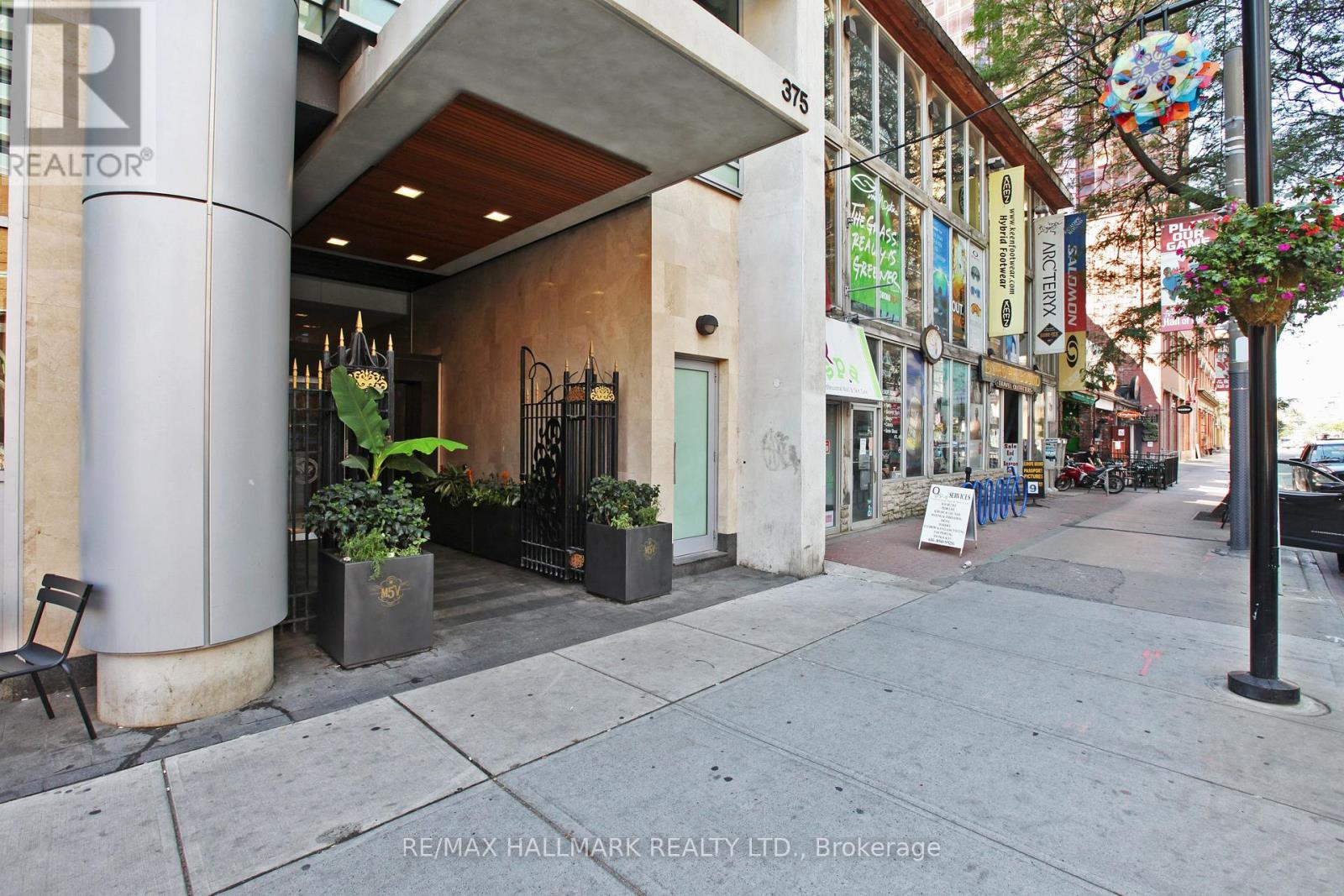 1503 - 375 King Street W, Toronto, Ontario  M5V 1K5 - Photo 2 - C9261080