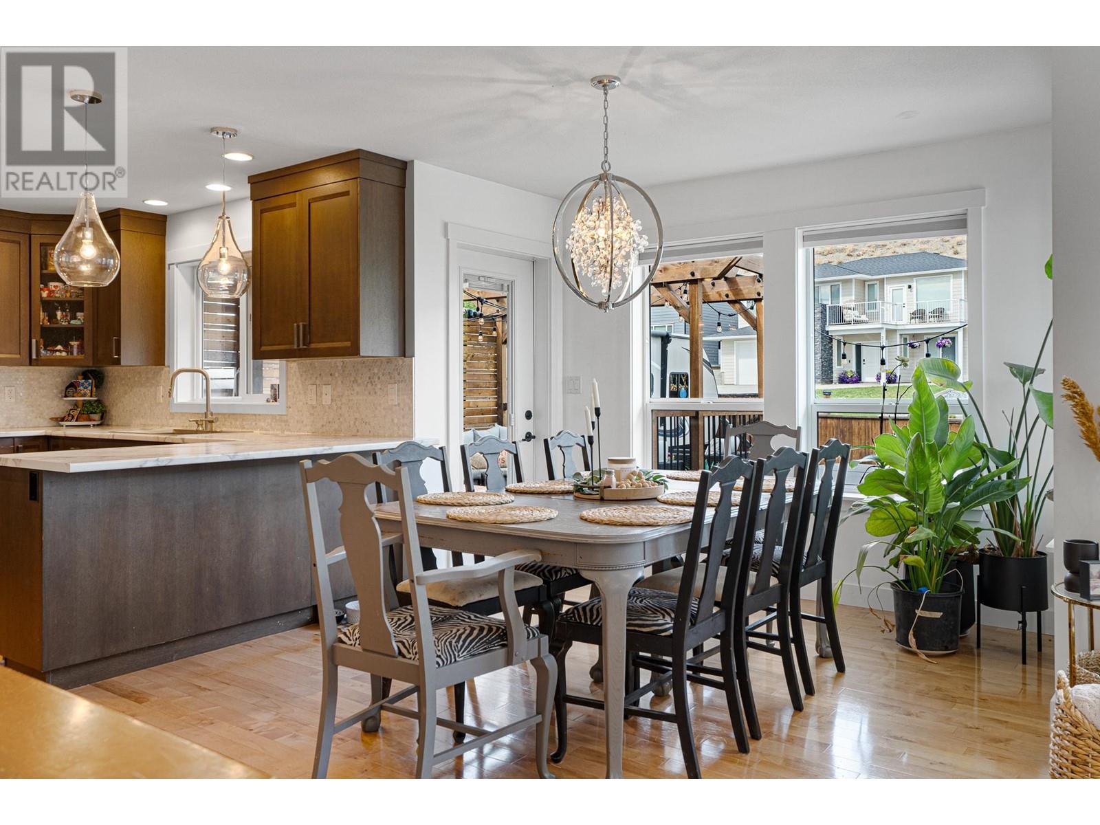 808 Woodrush Crt, Kamloops, British Columbia  V2B 0E3 - Photo 10 - 180436