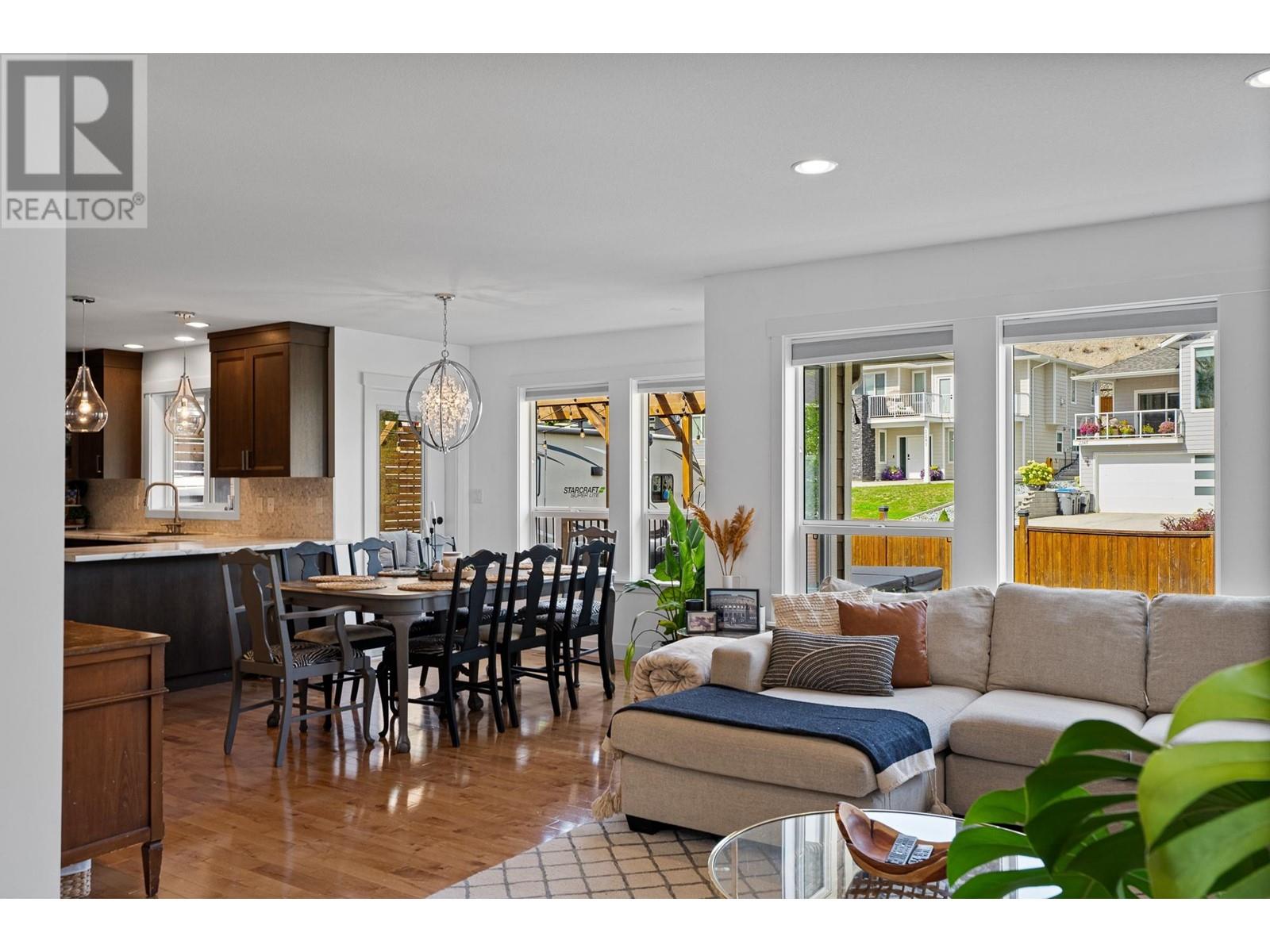 808 Woodrush Crt, Kamloops, British Columbia  V2B 0E3 - Photo 11 - 180436