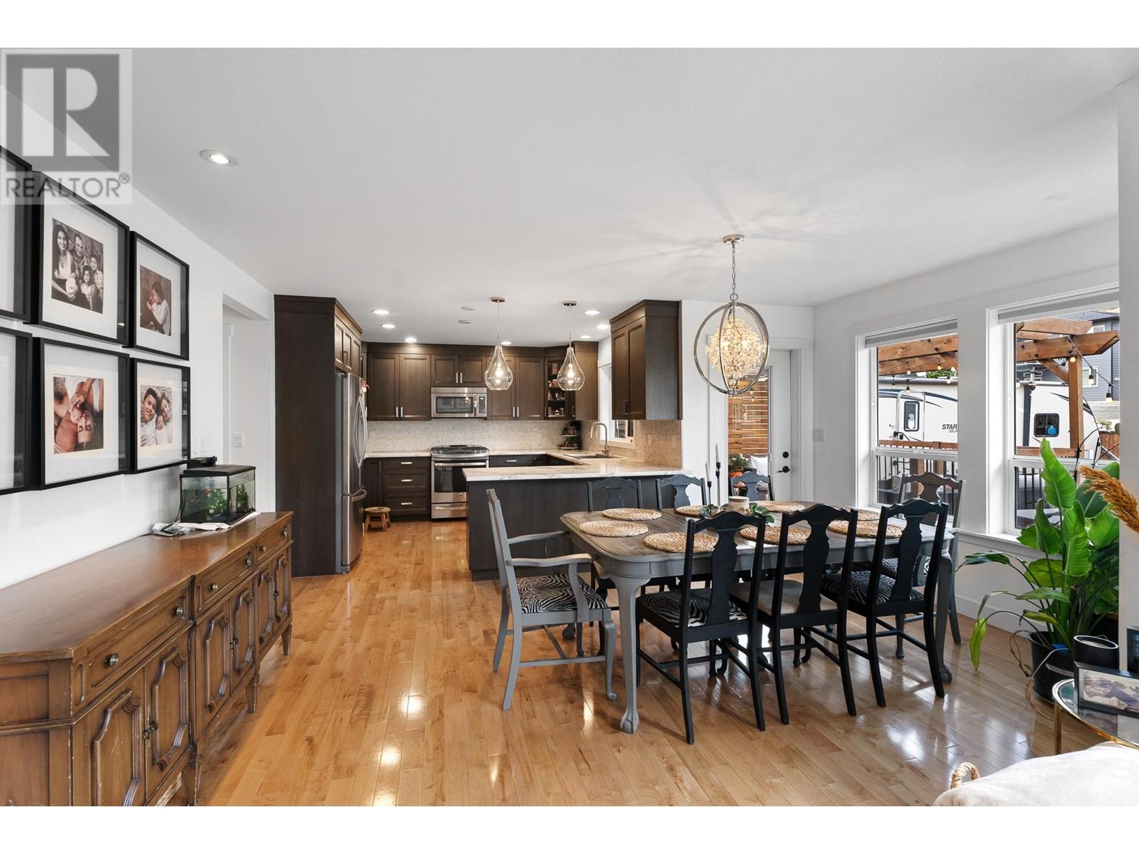 808 Woodrush Crt, Kamloops, British Columbia  V2B 0E3 - Photo 14 - 180436