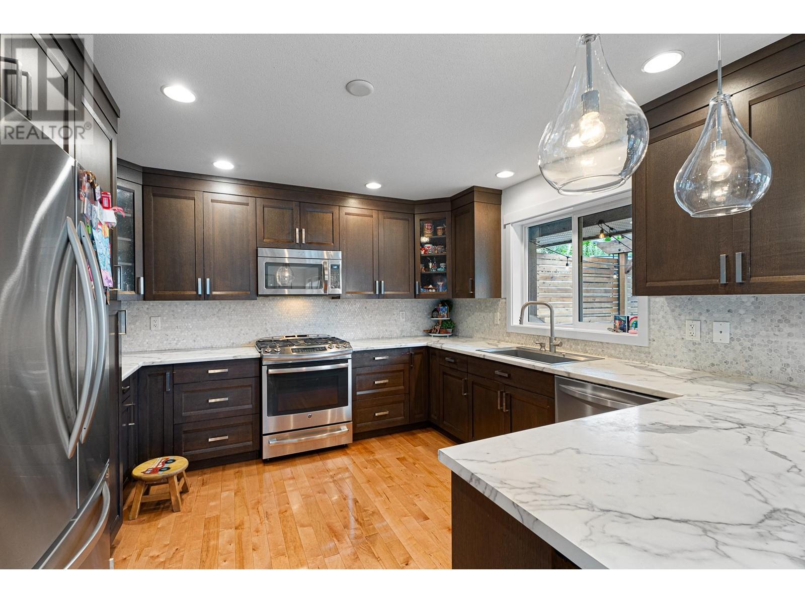 808 Woodrush Crt, Kamloops, British Columbia  V2B 0E3 - Photo 15 - 180436