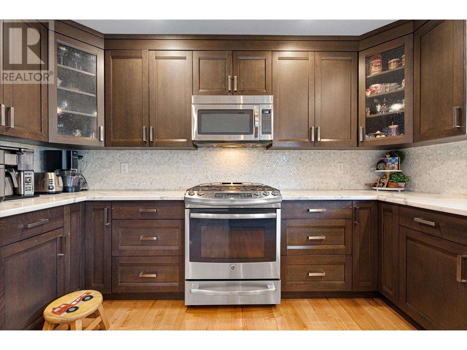 808 Woodrush Crt, Kamloops, British Columbia  V2B 0E3 - Photo 16 - 180436