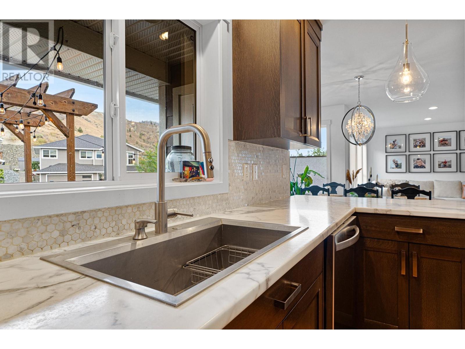 808 Woodrush Crt, Kamloops, British Columbia  V2B 0E3 - Photo 17 - 180436