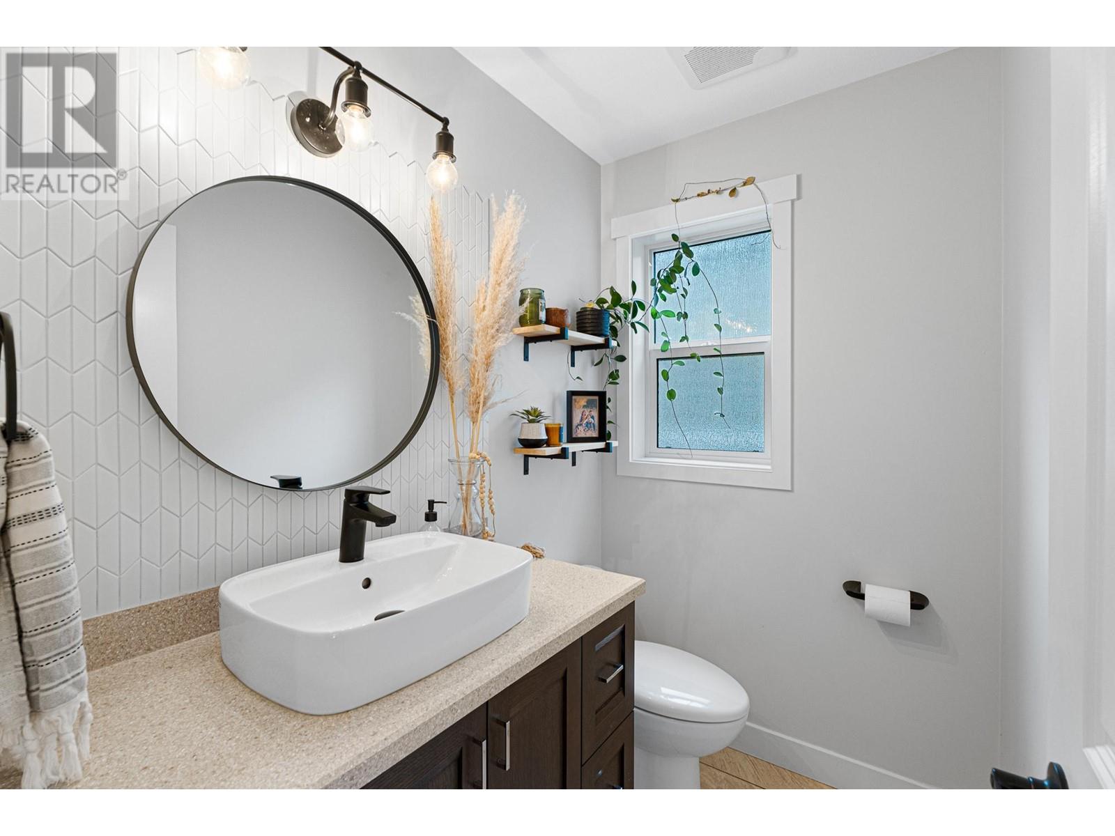 808 Woodrush Crt, Kamloops, British Columbia  V2B 0E3 - Photo 22 - 180436