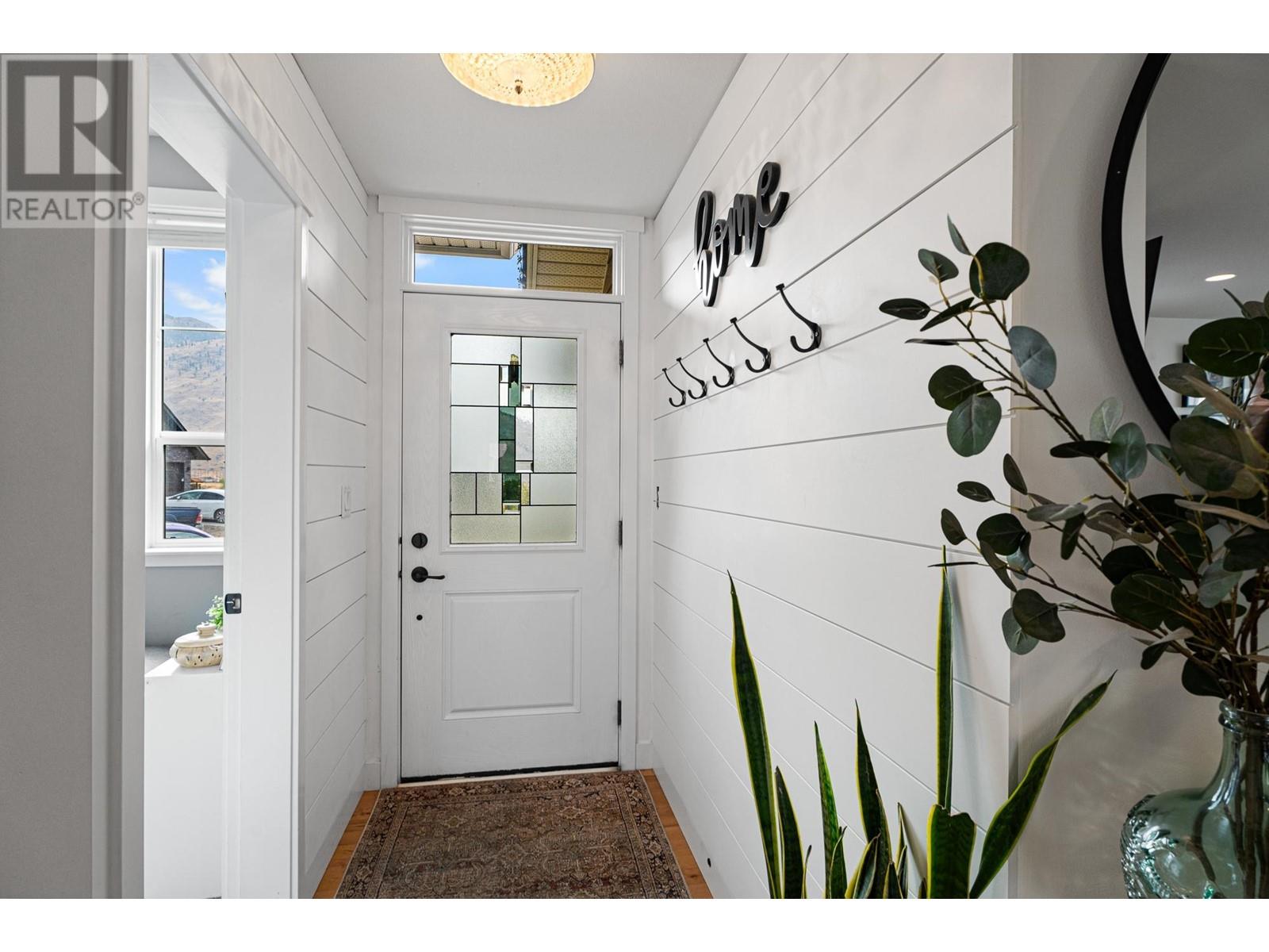 808 Woodrush Crt, Kamloops, British Columbia  V2B 0E3 - Photo 3 - 180436