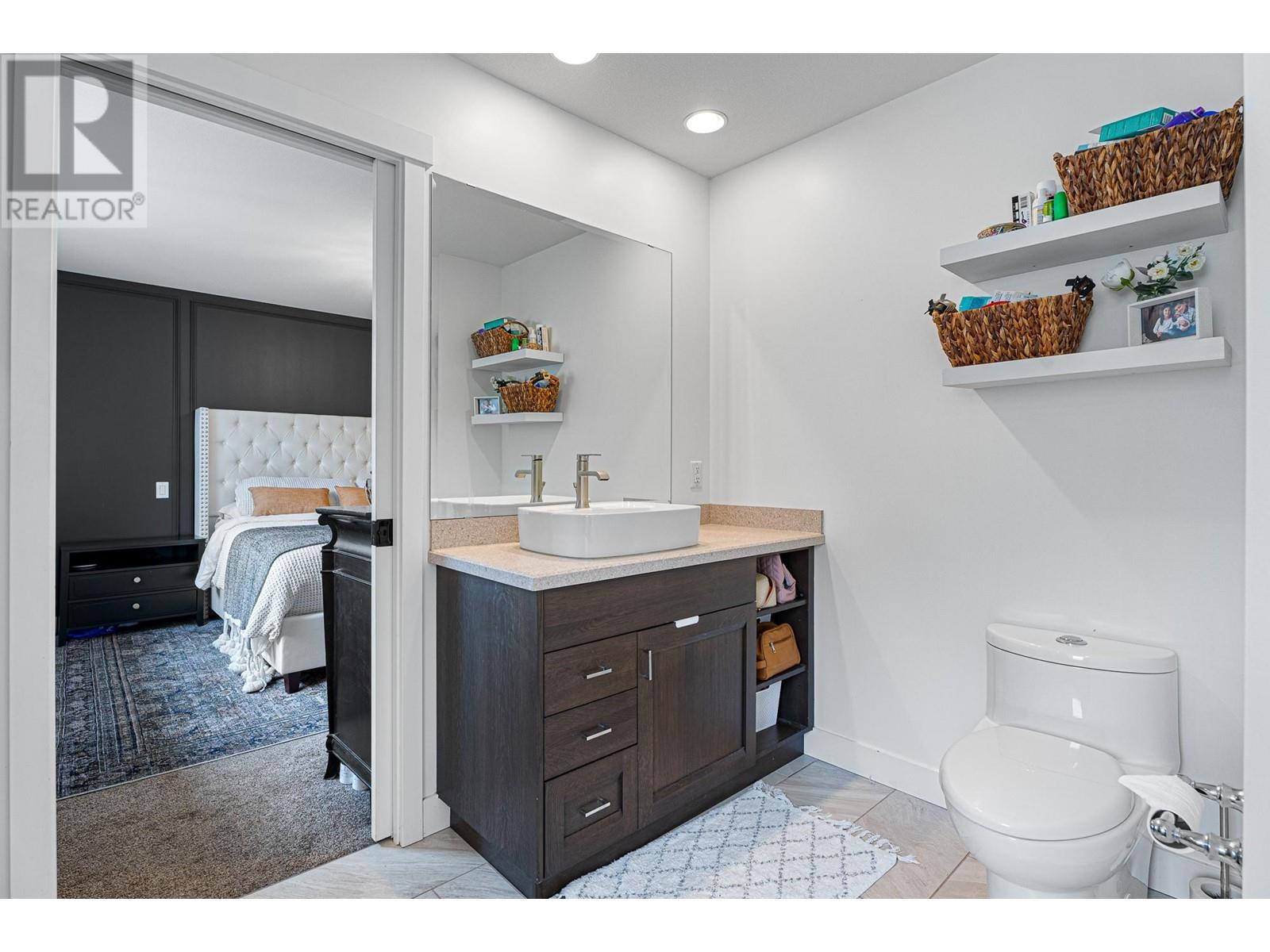 808 Woodrush Crt, Kamloops, British Columbia  V2B 0E3 - Photo 34 - 180436