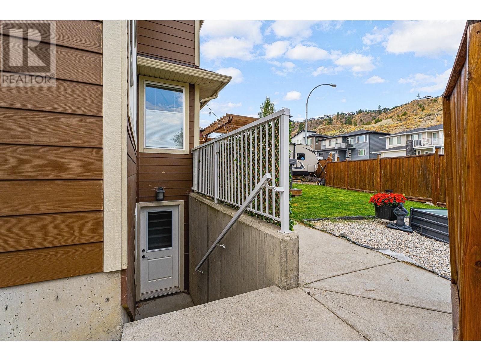 808 Woodrush Crt, Kamloops, British Columbia  V2B 0E3 - Photo 43 - 180436