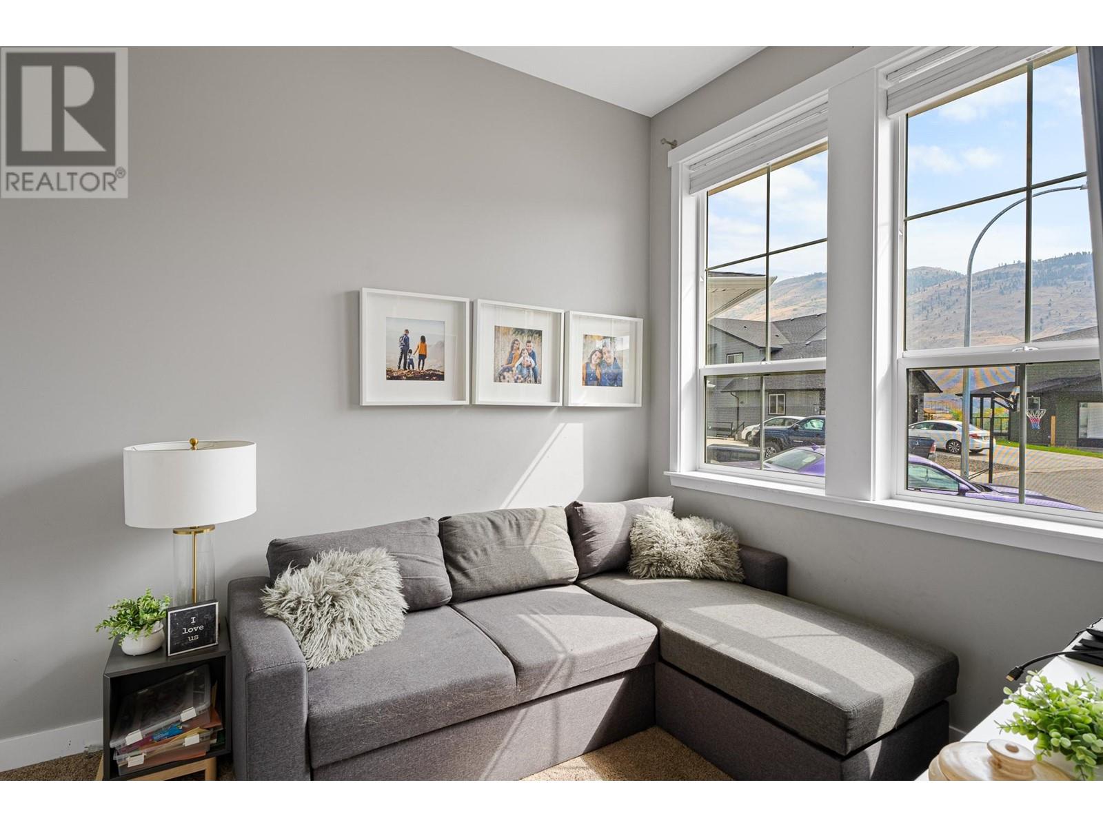 808 Woodrush Crt, Kamloops, British Columbia  V2B 0E3 - Photo 5 - 180436