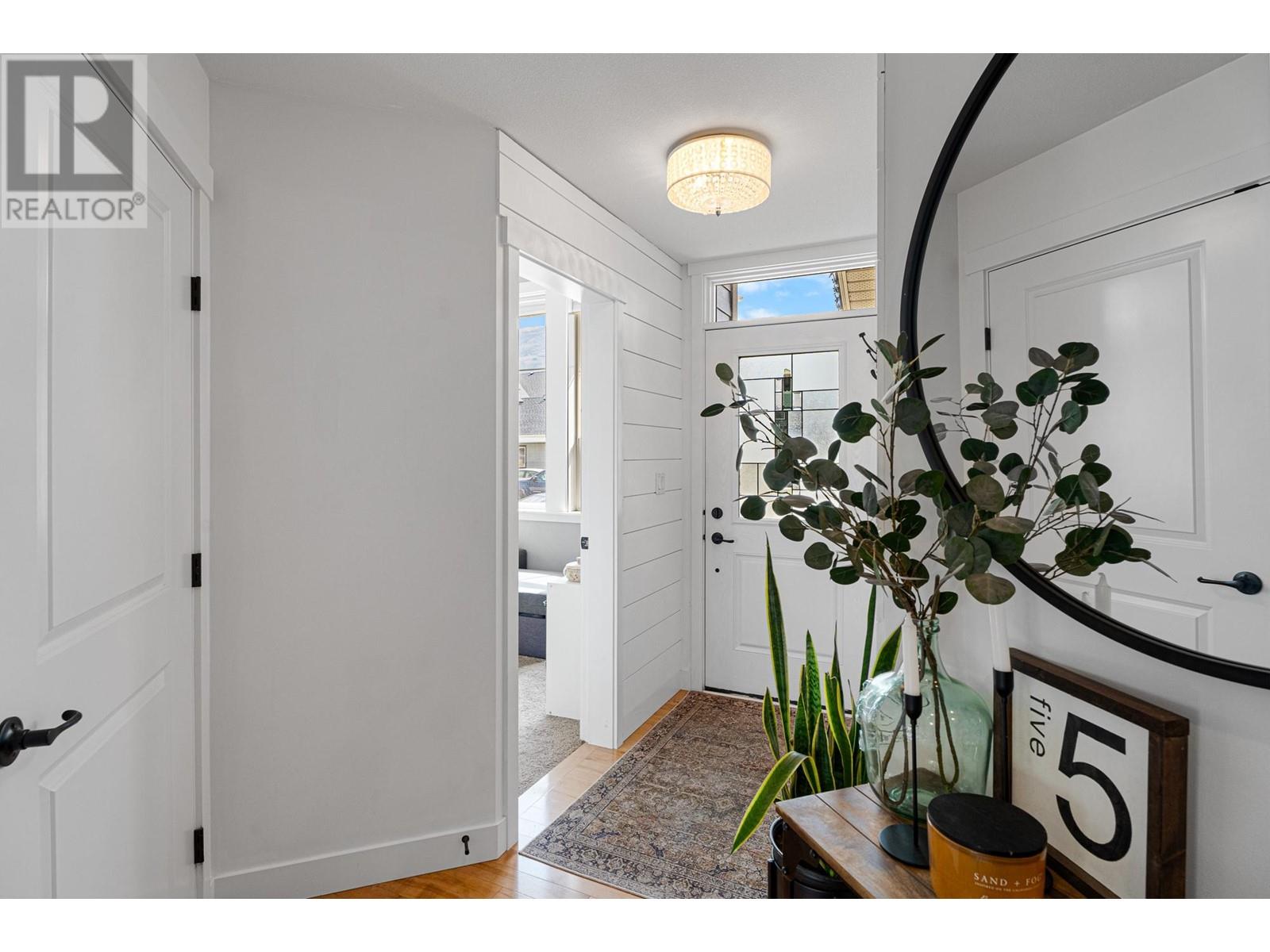 808 Woodrush Crt, Kamloops, British Columbia  V2B 0E3 - Photo 6 - 180436