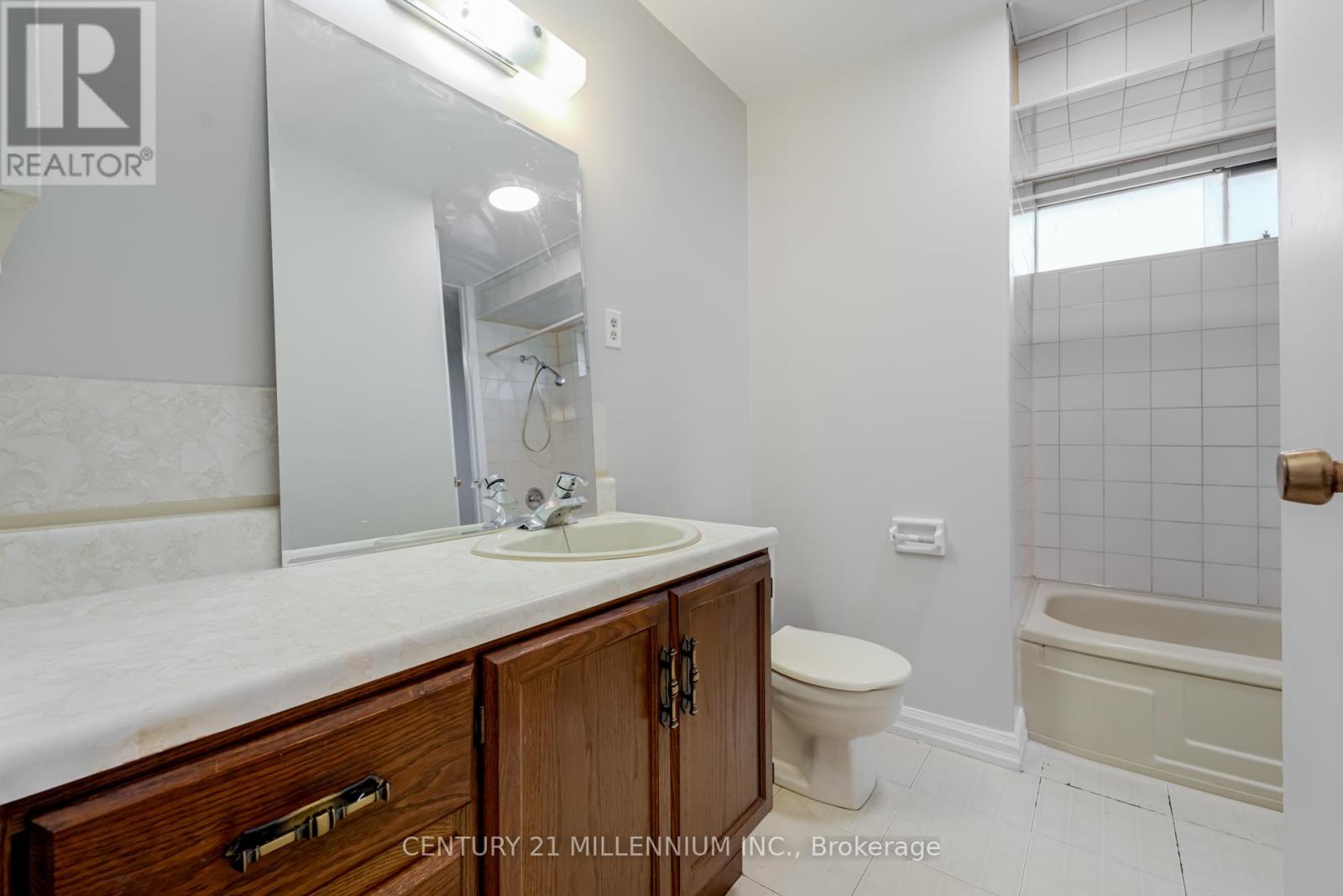 17 Millview Crescent, Toronto (West Humber-Clairville), Ontario  M9W 3K4 - Photo 21 - W9258226