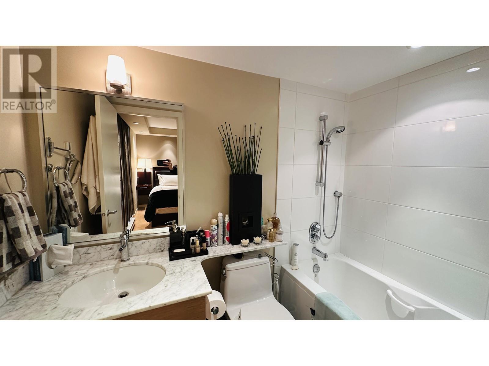 Listing Picture 14 of 27 : 2323 938 SMITHE STREET, Vancouver / 溫哥華 - 魯藝地產 Yvonne Lu Group - MLS Medallion Club Member