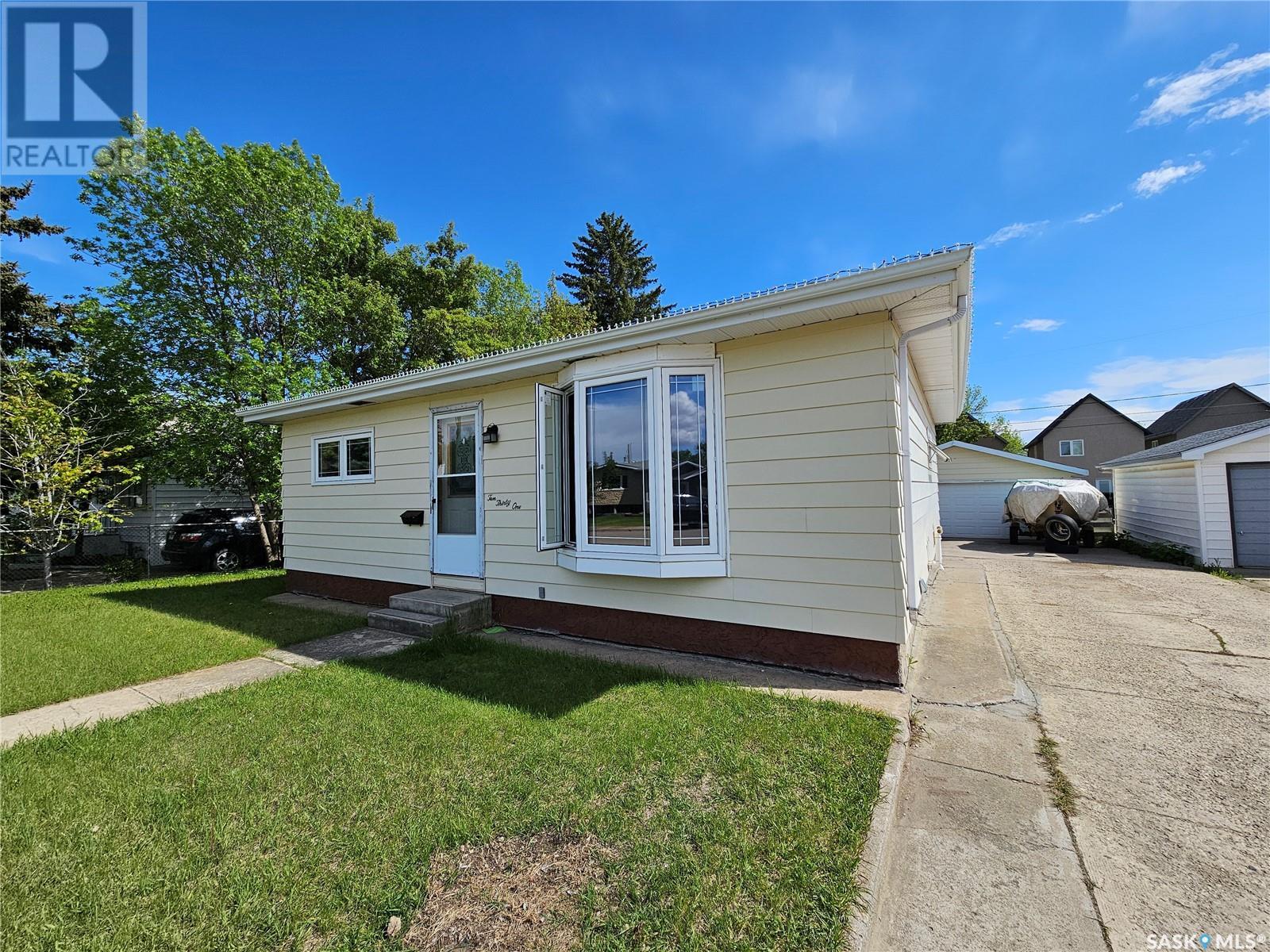 1031 Montgomery Street, Moose Jaw, Saskatchewan  S6H 2W9 - Photo 1 - SK971301