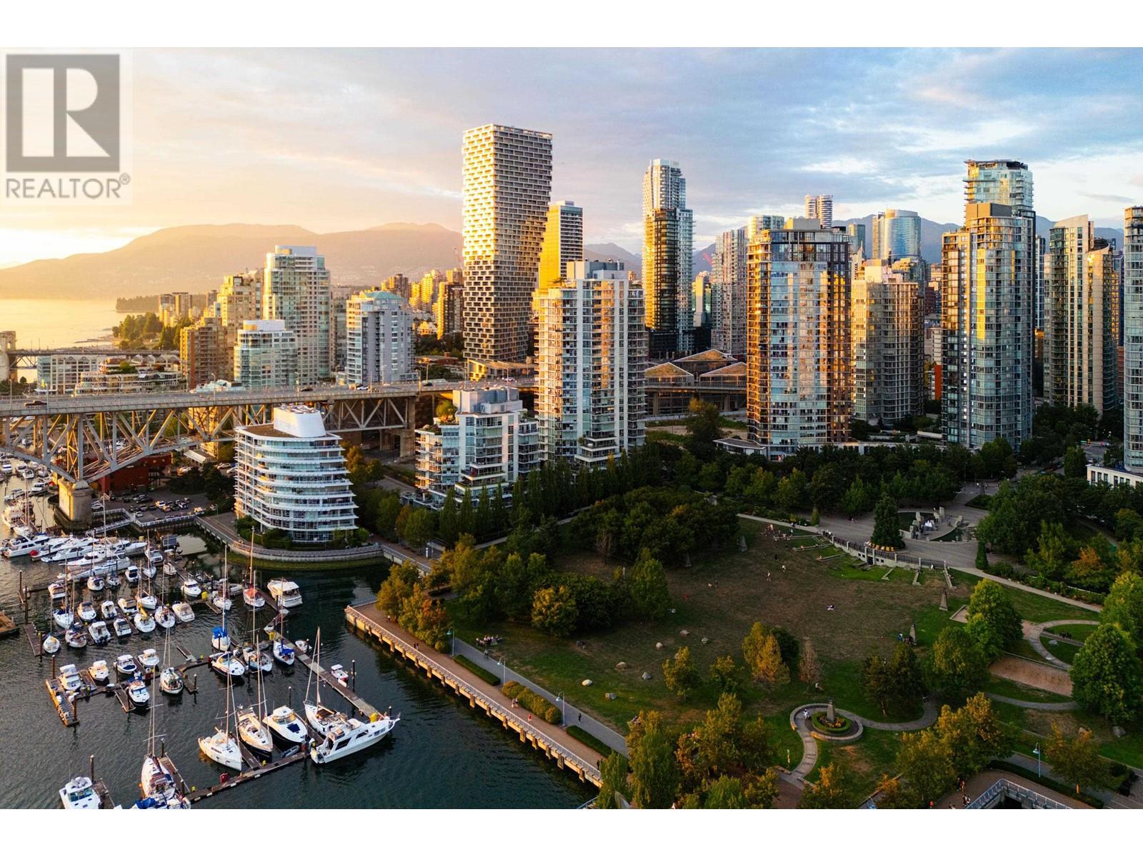 TH105 638 BEACH CRESCENT, vancouver, British Columbia