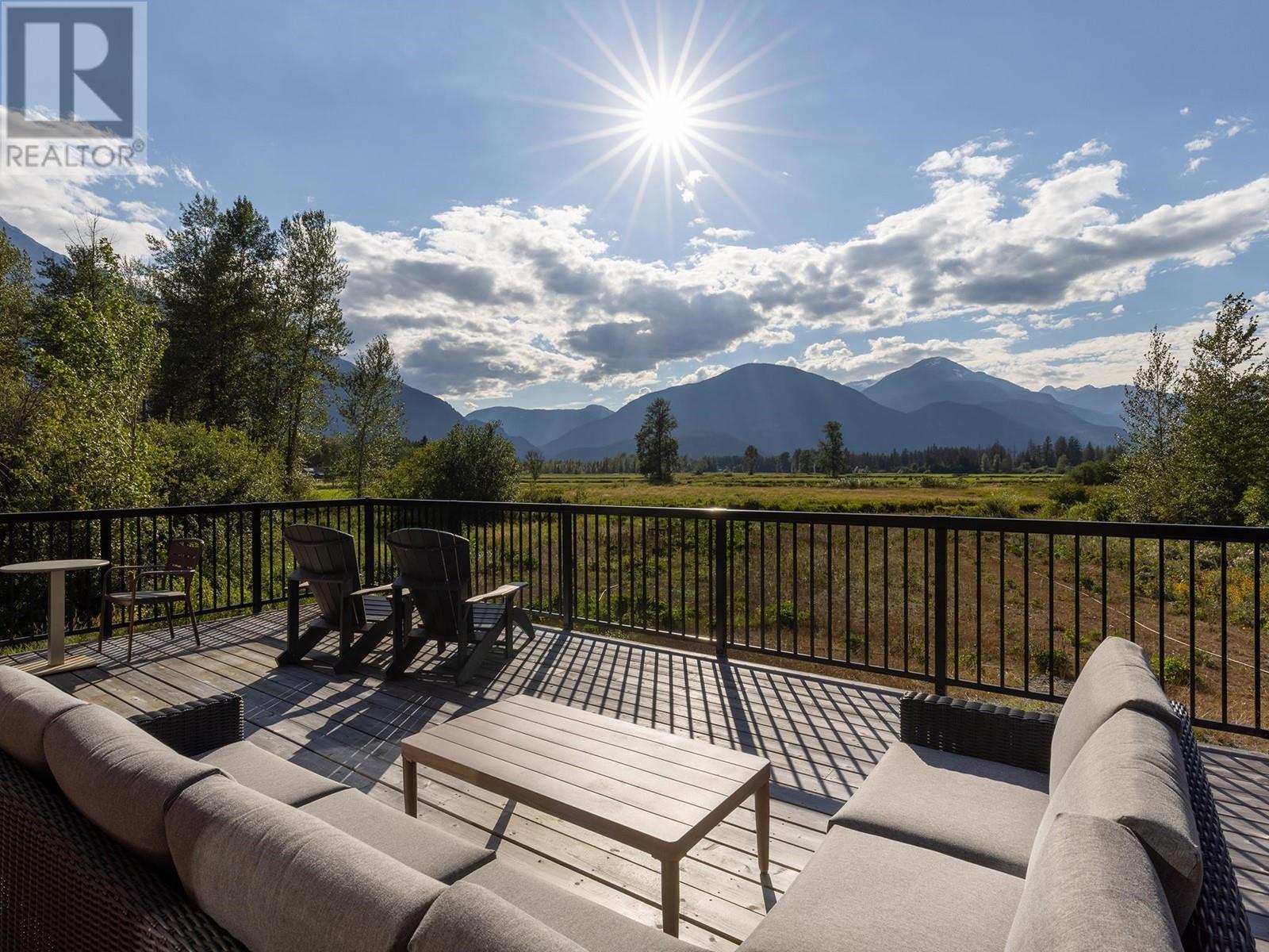 7320 Macrae Road, Pemberton, British Columbia  V0N 2L3 - Photo 12 - R2916674