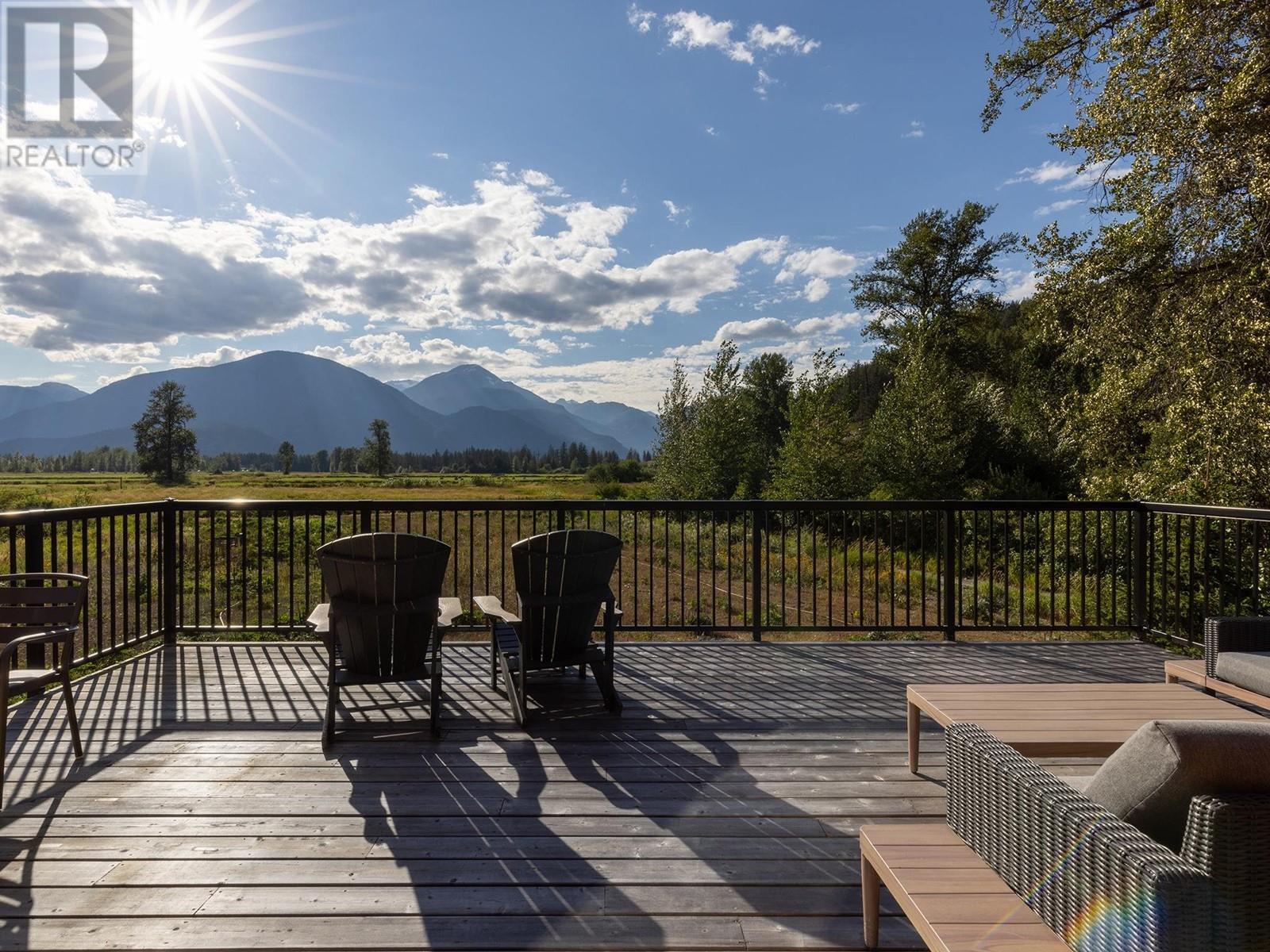 7320 Macrae Road, Pemberton, British Columbia  V0N 2L3 - Photo 14 - R2916674