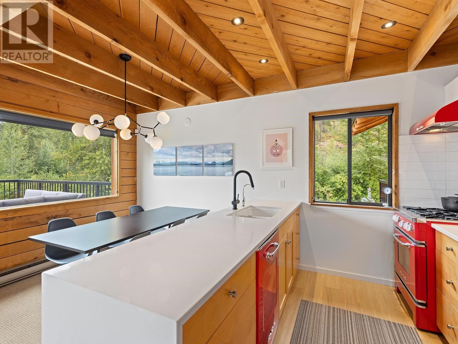 7320 Macrae Road, Pemberton, British Columbia  V0N 2L3 - Photo 17 - R2916674