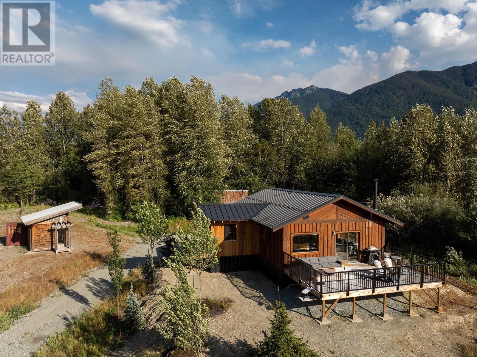 7320 Macrae Road, Pemberton, British Columbia  V0N 2L3 - Photo 30 - R2916674