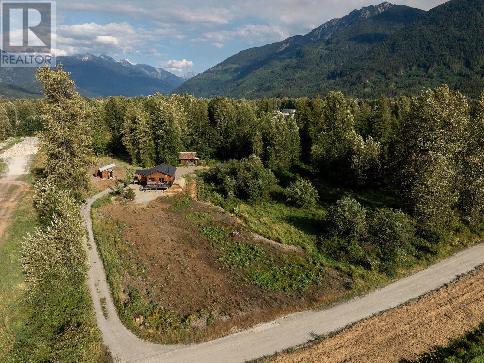 7320 Macrae Road, Pemberton, British Columbia  V0N 2L3 - Photo 31 - R2916674