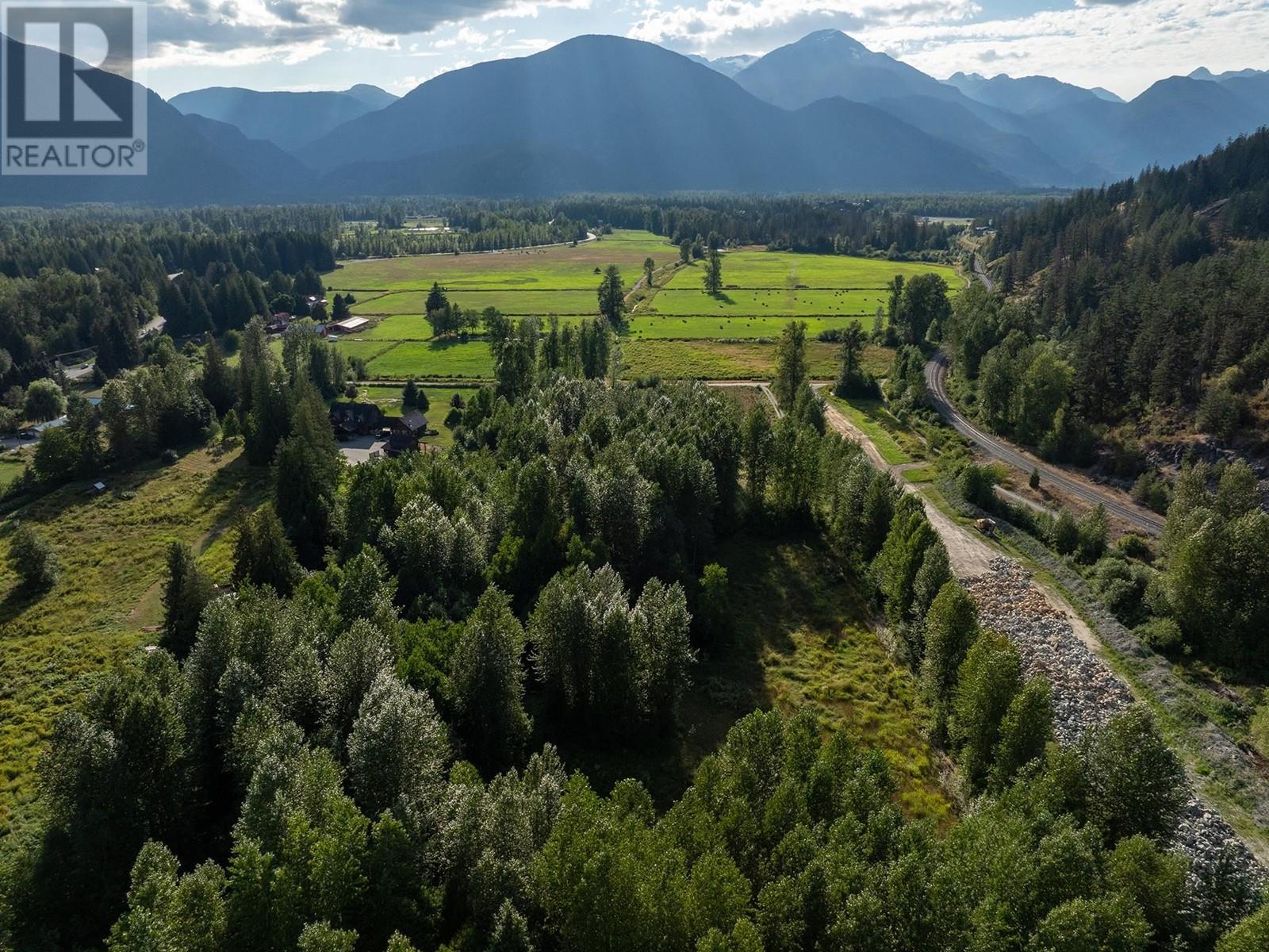 7320 Macrae Road, Pemberton, British Columbia  V0N 2L3 - Photo 32 - R2916674