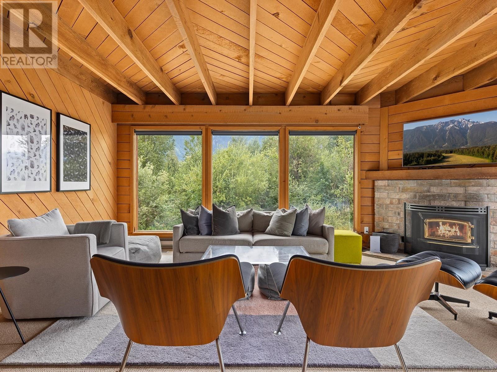 7320 Macrae Road, Pemberton, British Columbia  V0N 2L3 - Photo 7 - R2916674