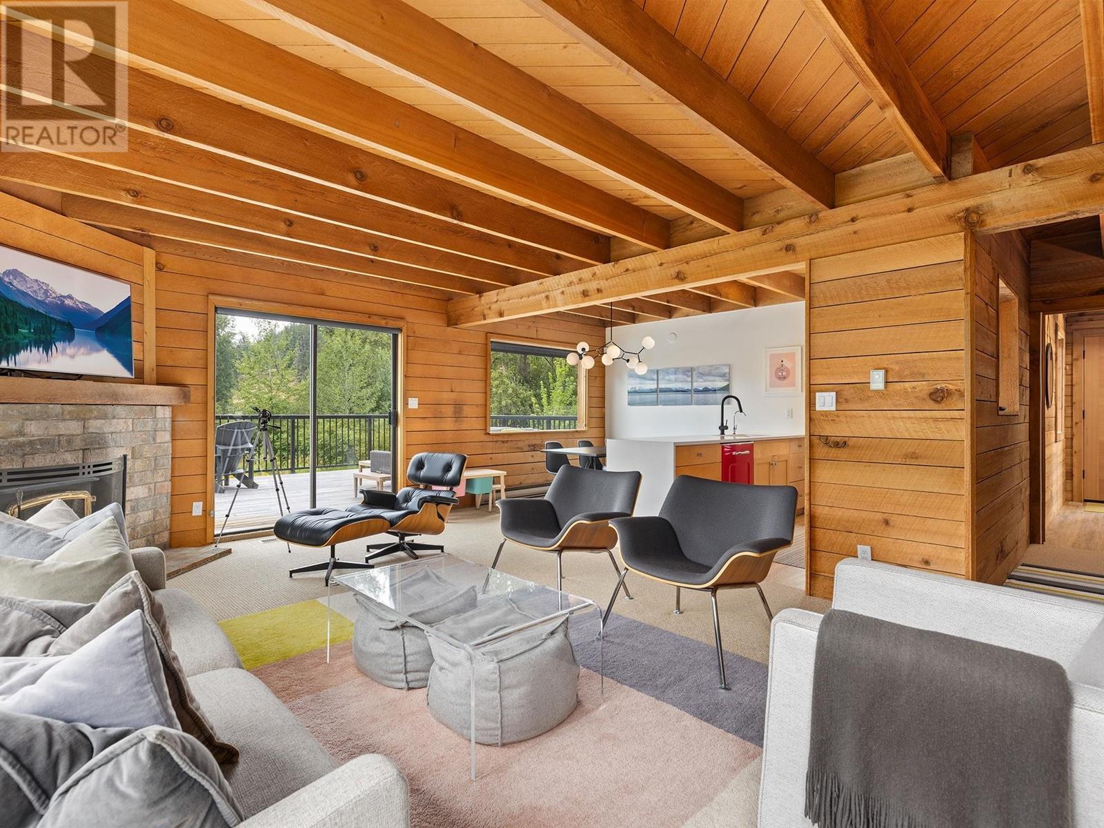 7320 Macrae Road, Pemberton, British Columbia  V0N 2L3 - Photo 9 - R2916674