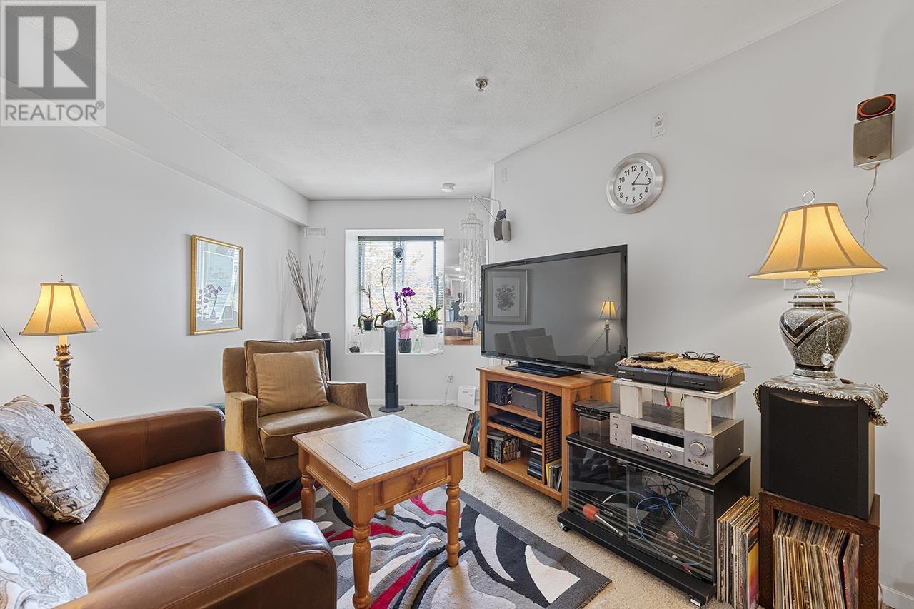 Property at 211 868 KINGSWAY image 2