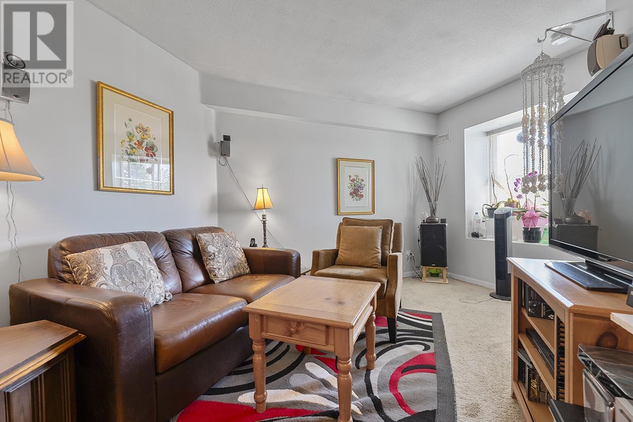 Property at 211 868 KINGSWAY image 4