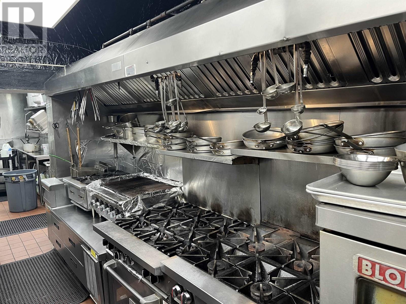 Listing Picture 2 of 5 : 4300 CONFIDENTIAL AVENUE, Vancouver / 溫哥華 - 魯藝地產 Yvonne Lu Group - MLS Medallion Club Member