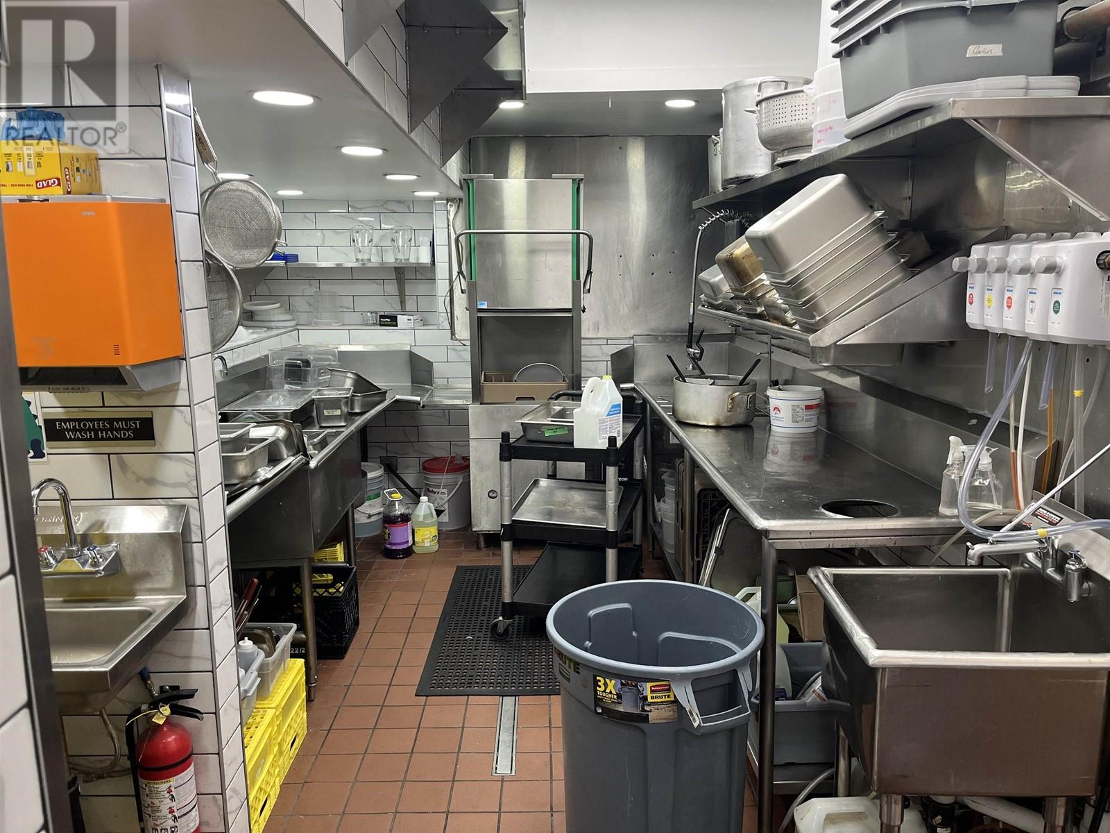 Listing Picture 4 of 5 : 4300 CONFIDENTIAL AVENUE, Vancouver / 溫哥華 - 魯藝地產 Yvonne Lu Group - MLS Medallion Club Member