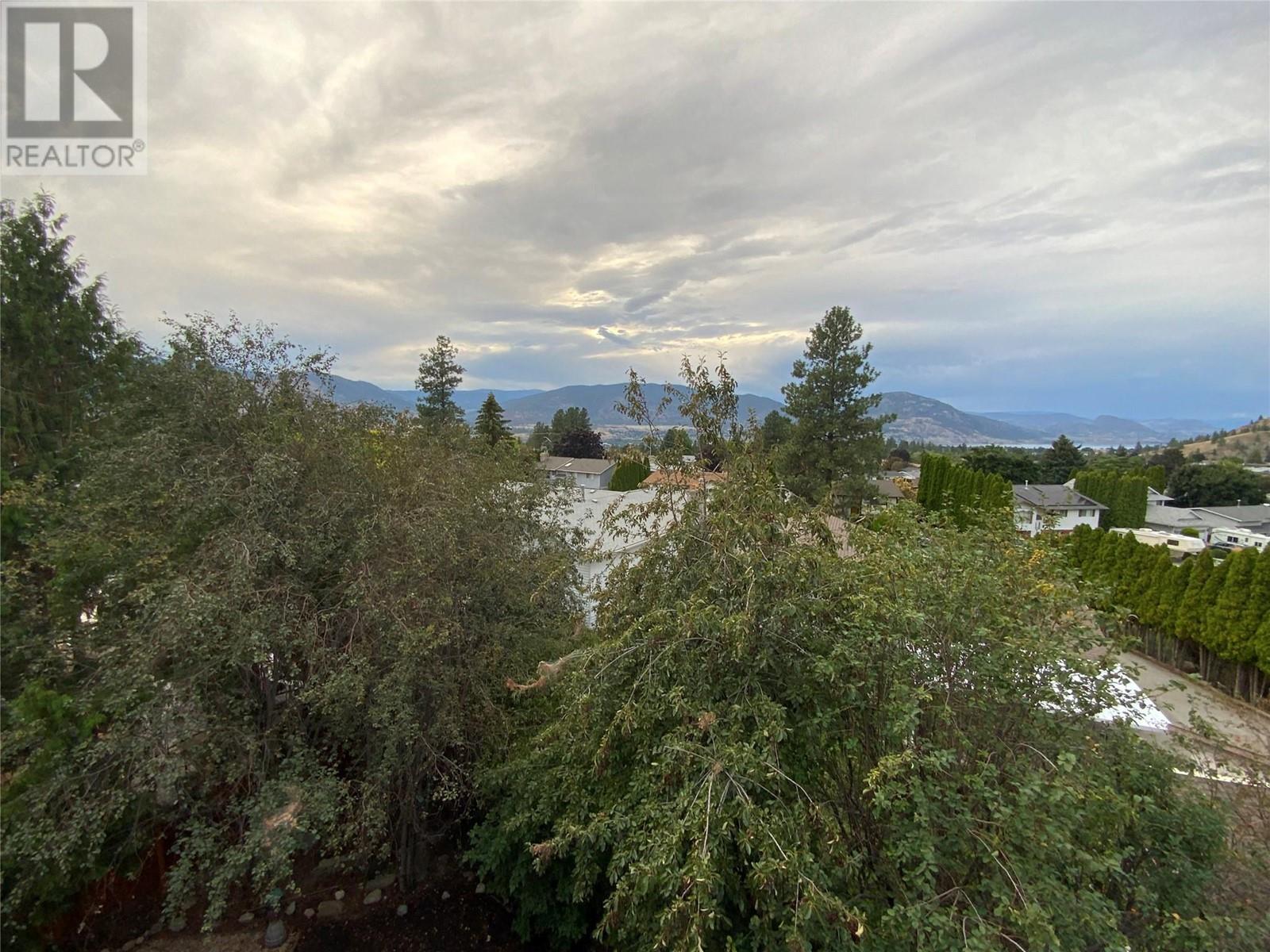 186 DEWDNEY Crescent, penticton, British Columbia