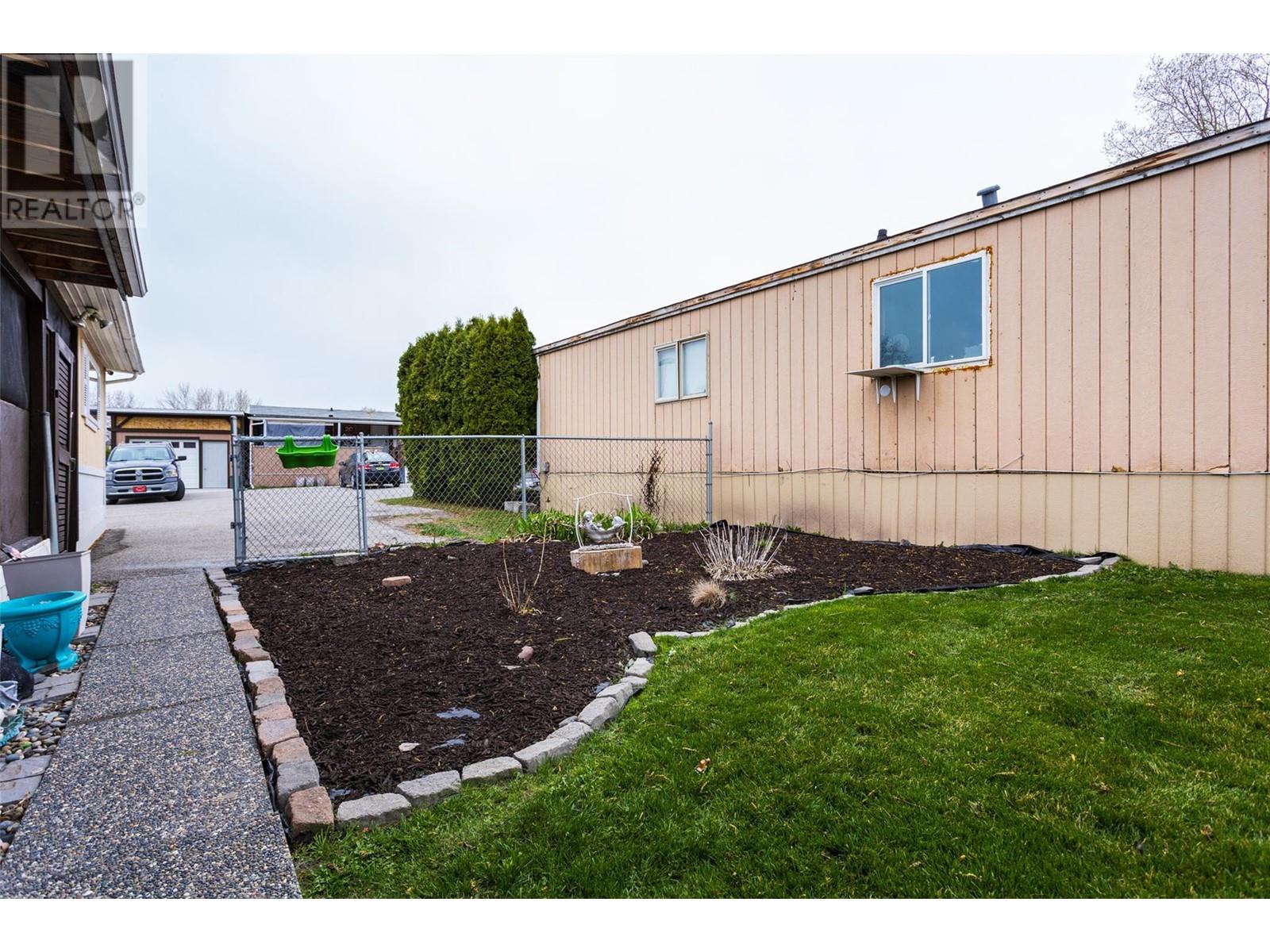 3381 Village Green Way Unit# 11, Westbank, British Columbia  V4T 1L2 - Photo 41 - 10322371