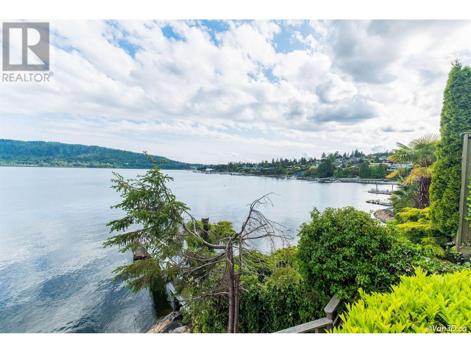 4541 Stonehaven Avenue, North Vancouver, British Columbia  V0V 0V0 - Photo 4 - R2916666