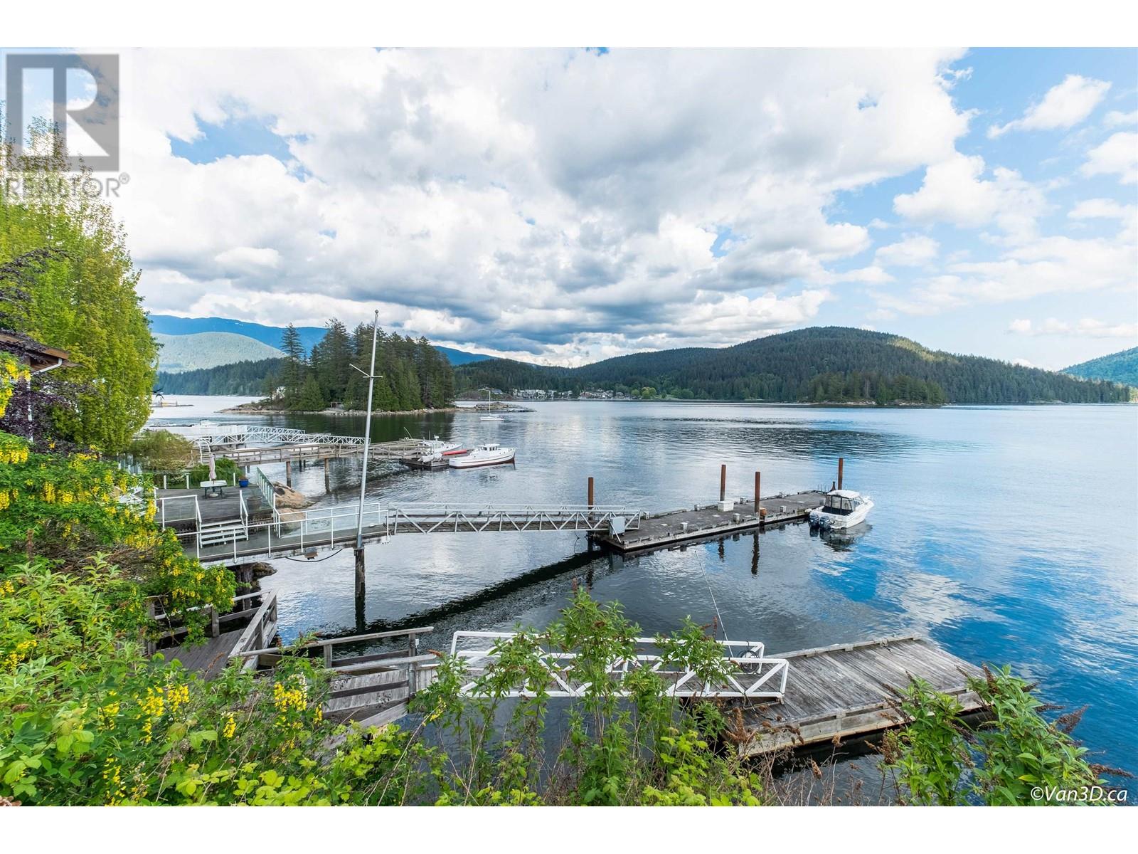 4541 Stonehaven Avenue, North Vancouver, British Columbia  V0V 0V0 - Photo 3 - R2916666