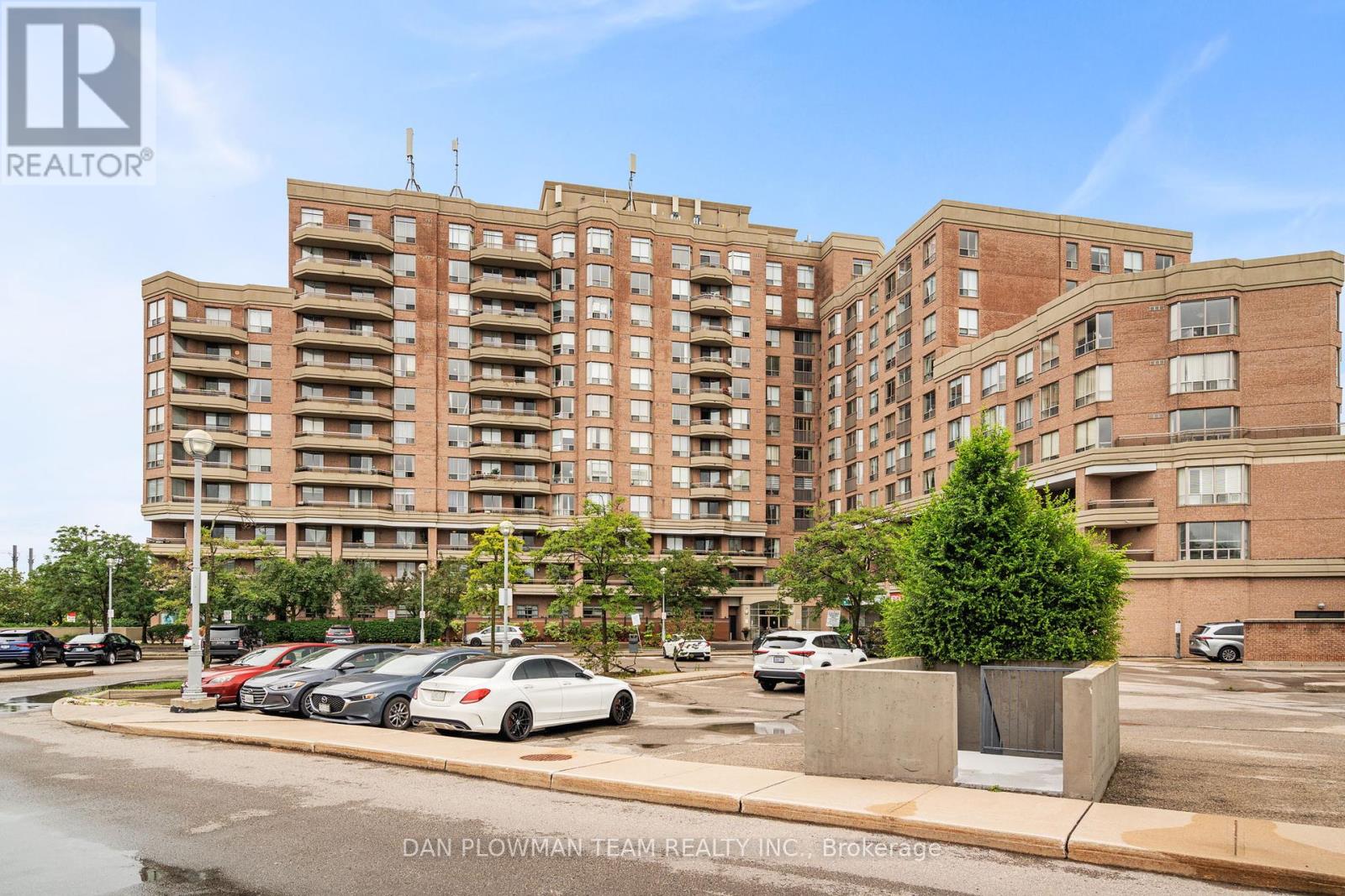 303 - 1700 Eglinton Avenue E, Toronto (Victoria Village), Ontario  M4A 2X4 - Photo 2 - C9263141