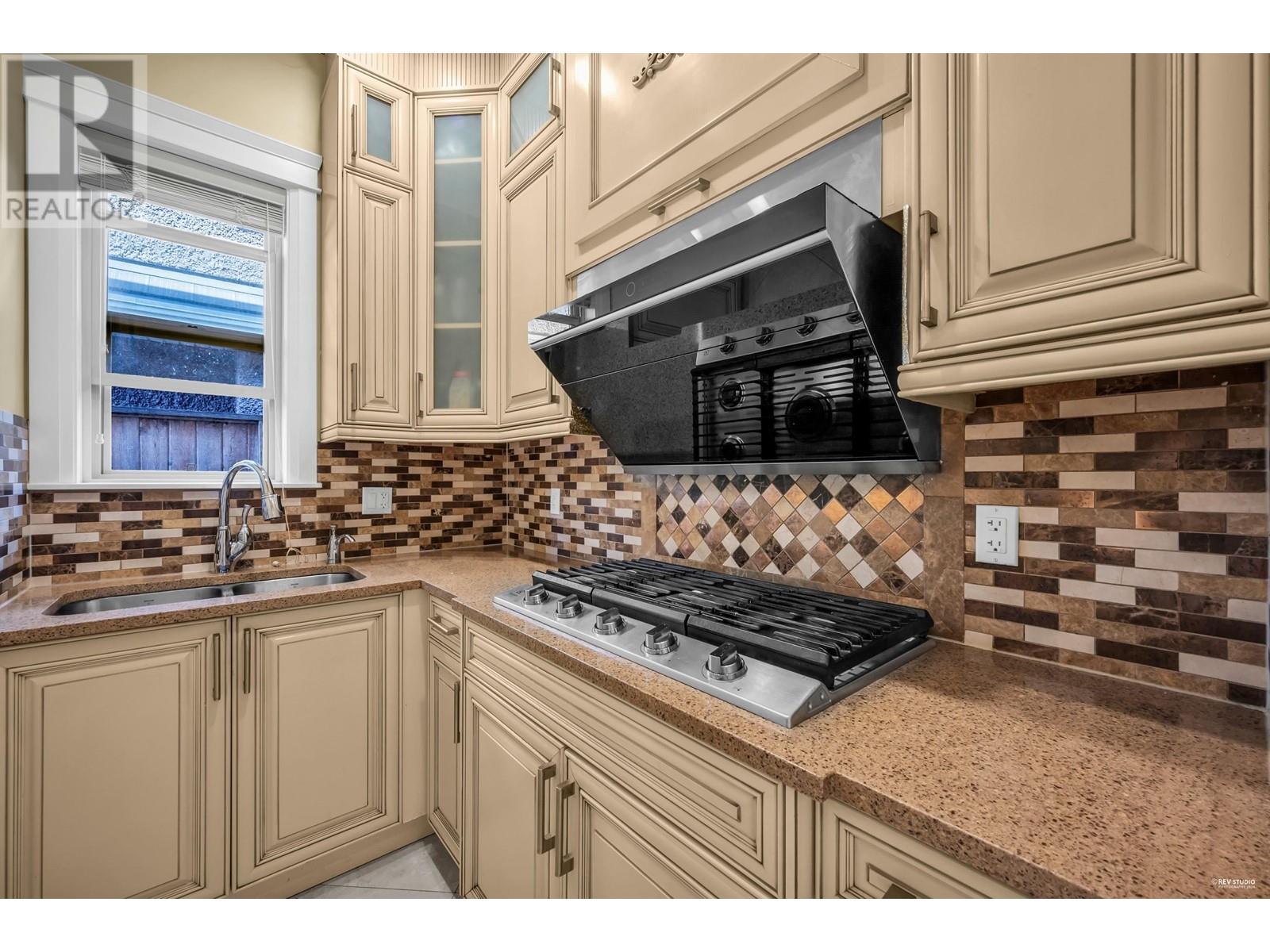 Listing Picture 8 of 40 : 3460 LAMOND AVENUE, Richmond / 烈治文 - 魯藝地產 Yvonne Lu Group - MLS Medallion Club Member