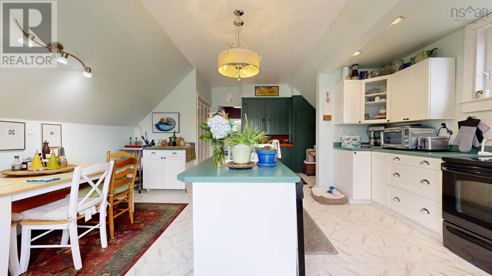 16 John Street, Shelburne, Nova Scotia  B0T 1W0 - Photo 12 - 202420134