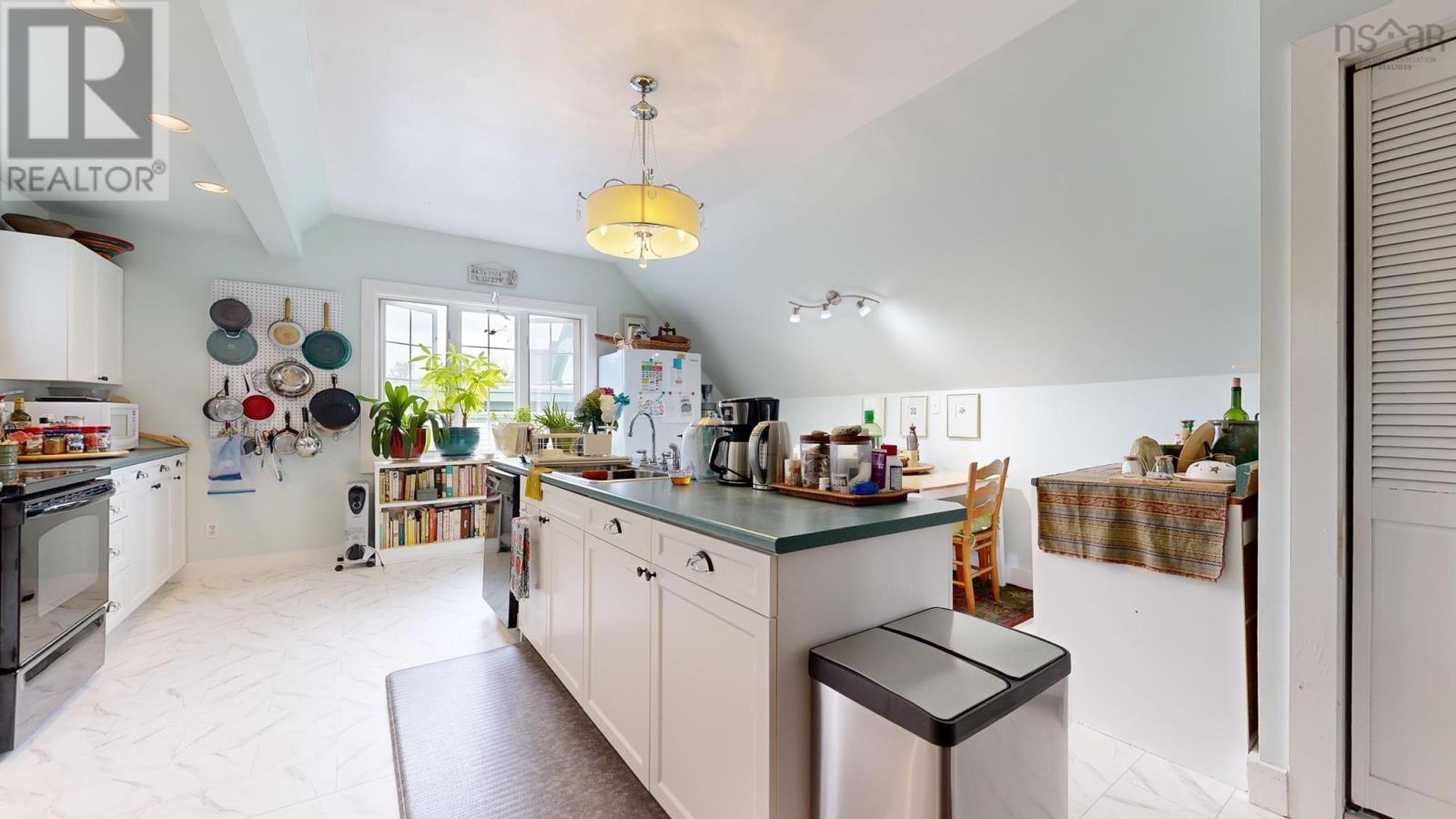 16 John Street, Shelburne, Nova Scotia  B0T 1W0 - Photo 14 - 202420134