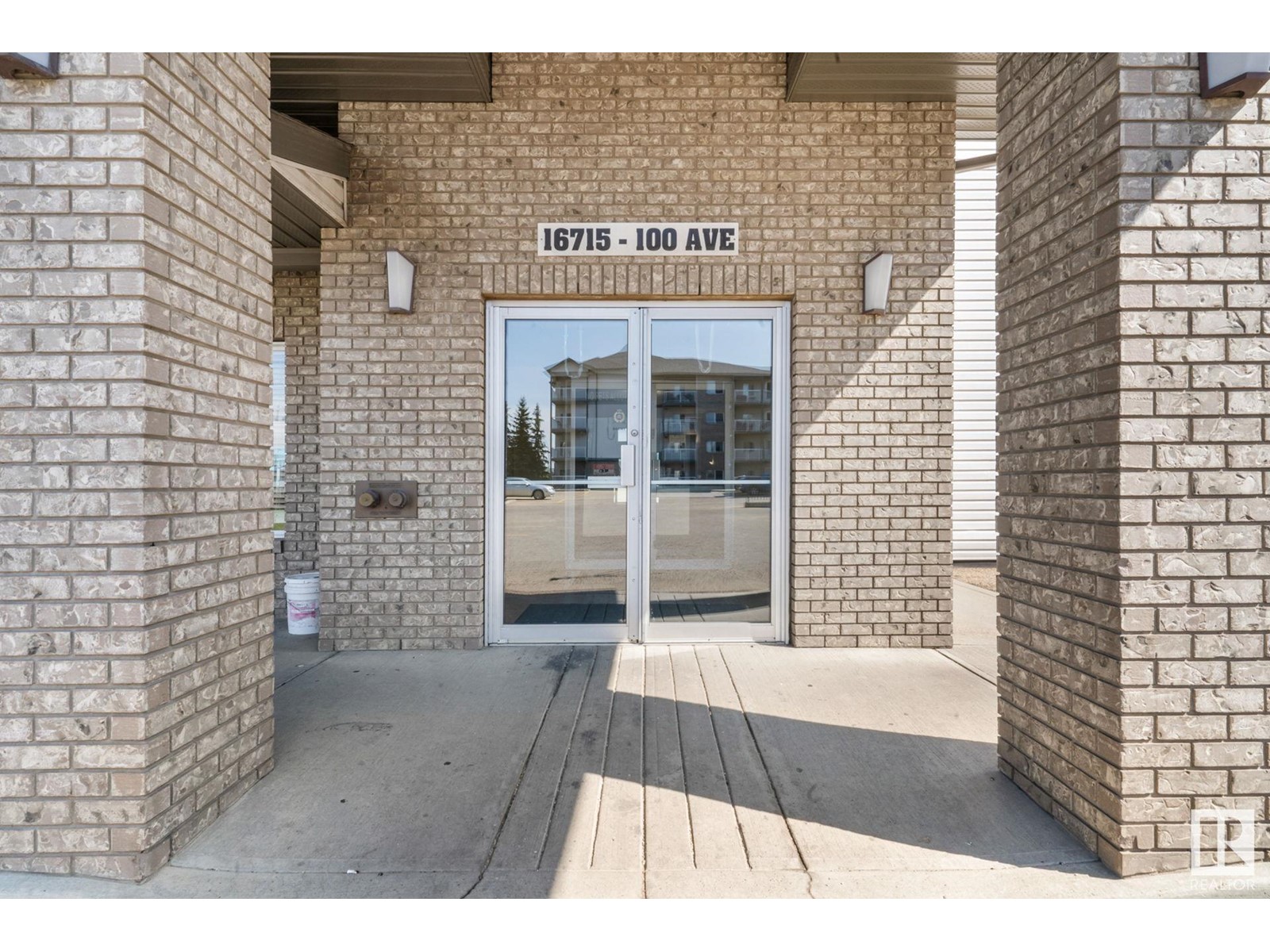 #304 16715 100 Av Nw, Edmonton, Alberta  T5P 4Z5 - Photo 2 - E4402913