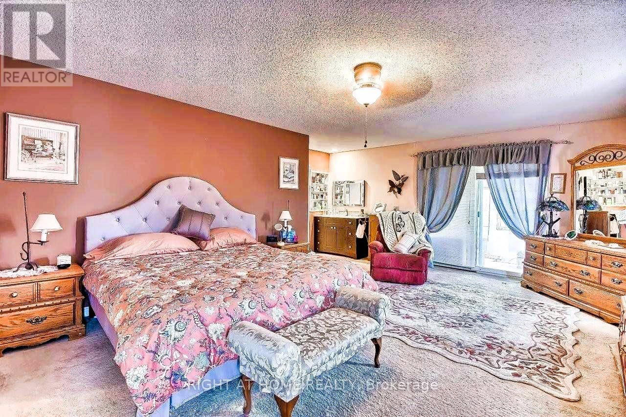 10 The Queensway S, Georgina, Ontario  L4P 1Y7 - Photo 15 - N9263342