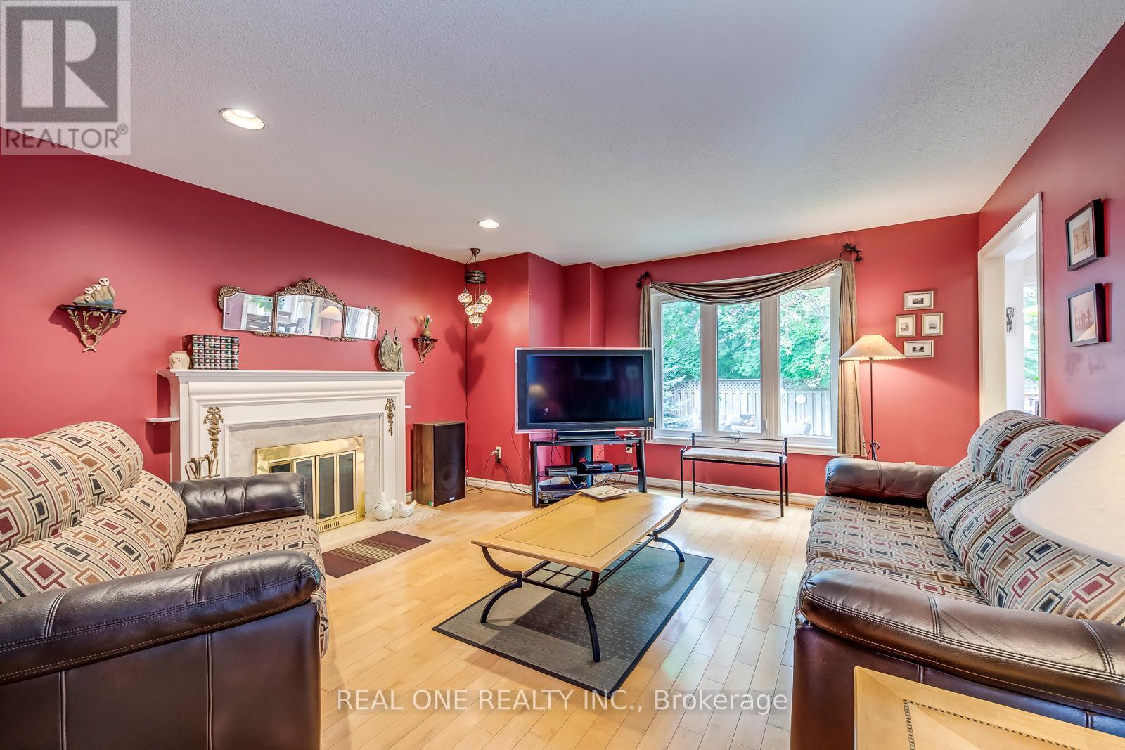 566 Blenheim Crescent, Oakville (Eastlake), Ontario  L6J 6P4 - Photo 6 - W9263483